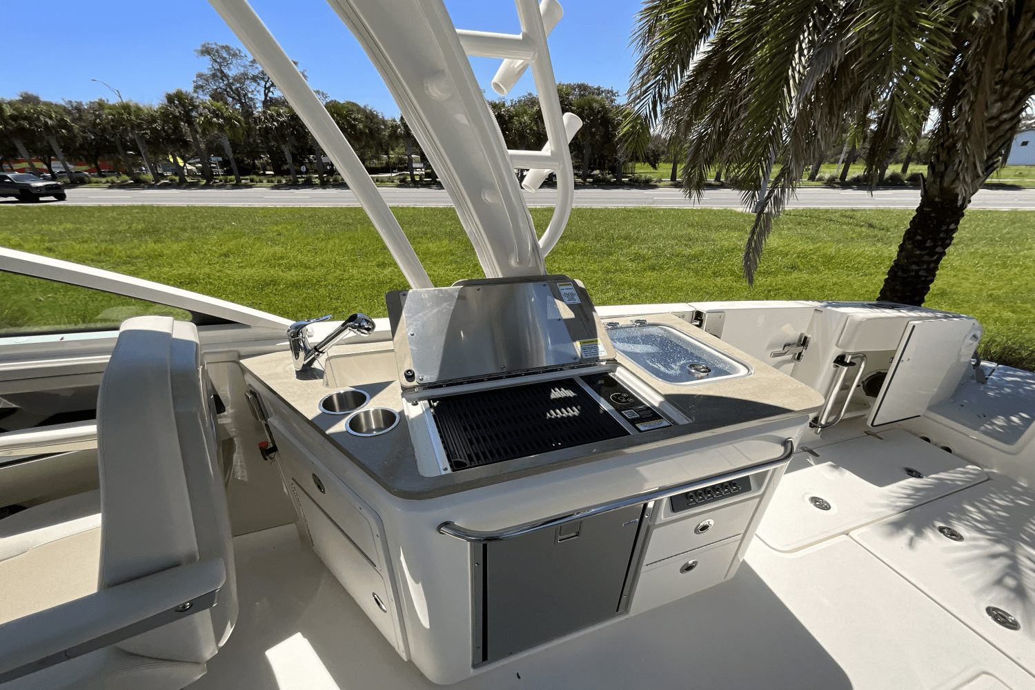 2024 Boston Whaler 320 Vantage Image Thumbnail #8