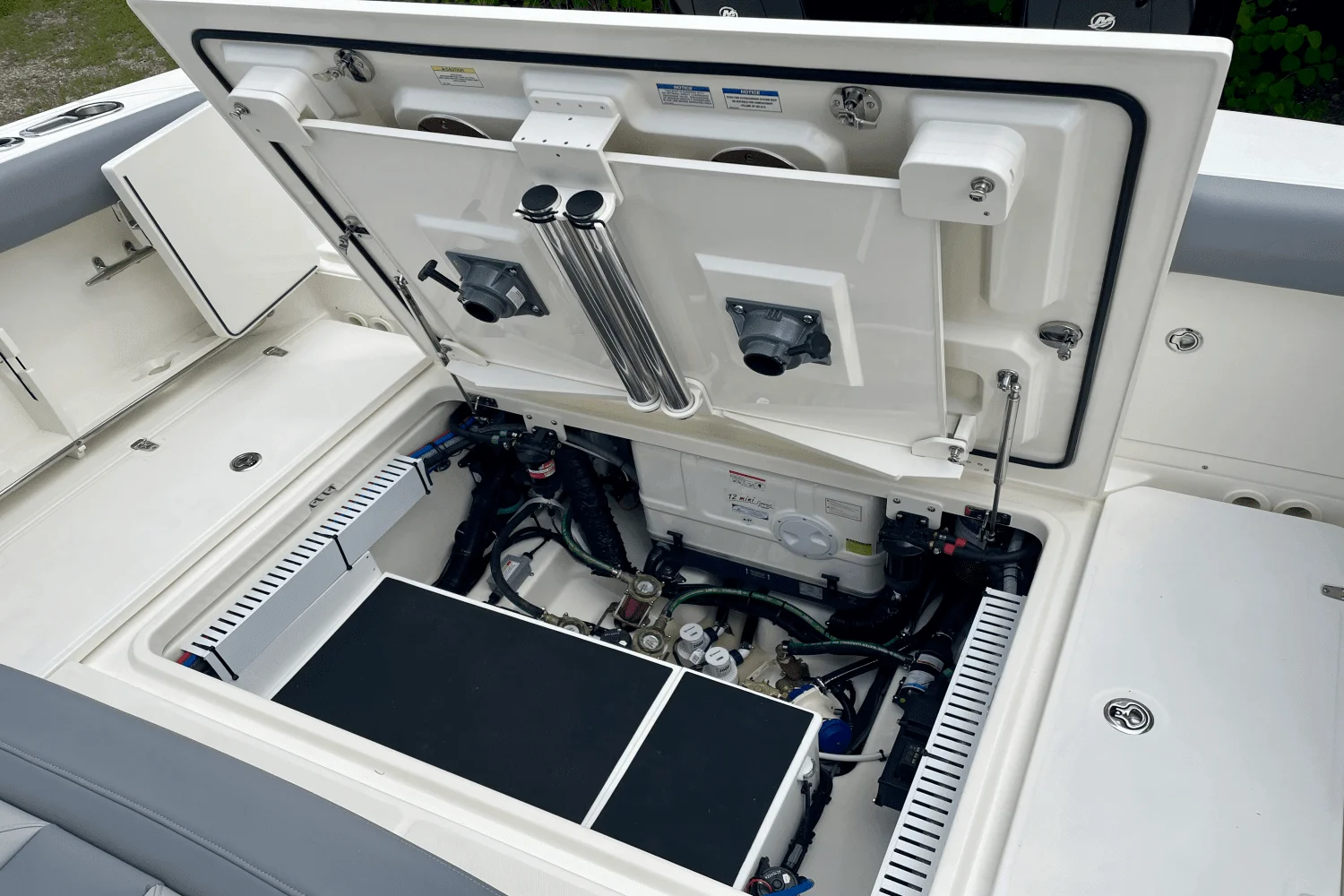 2025 Boston Whaler 380 Outrage Image Thumbnail #16