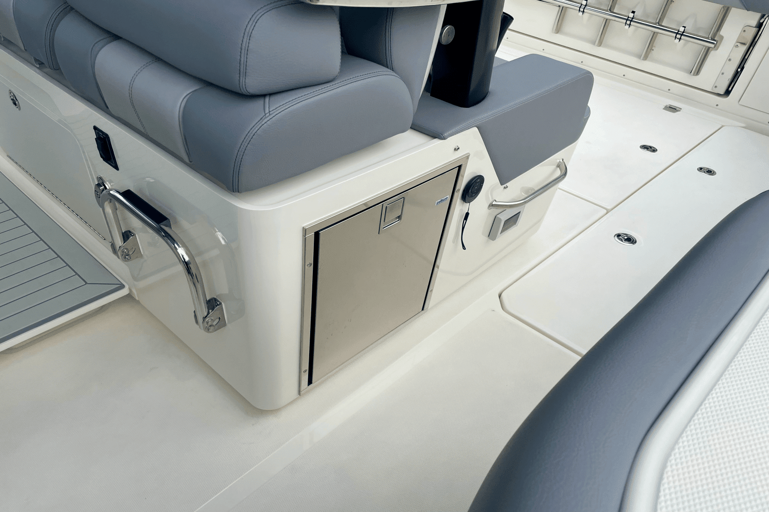 2025 Boston Whaler 380 Outrage Image Thumbnail #22