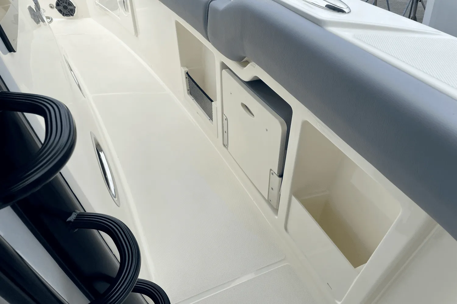 2025 Boston Whaler 380 Outrage Image Thumbnail #30