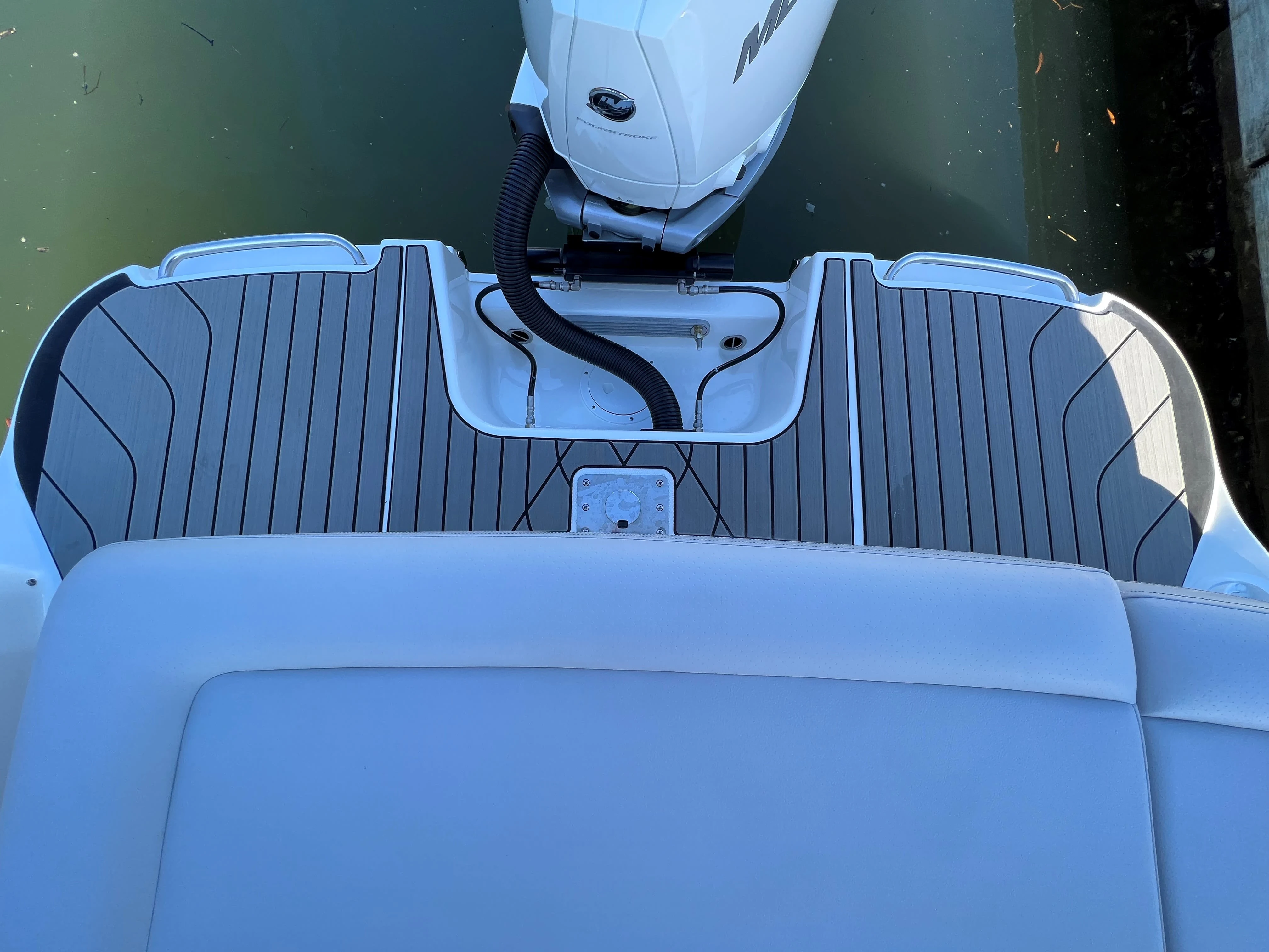 2023 Sea Ray
                                                             SLX 260 OB Image Thumbnail #21