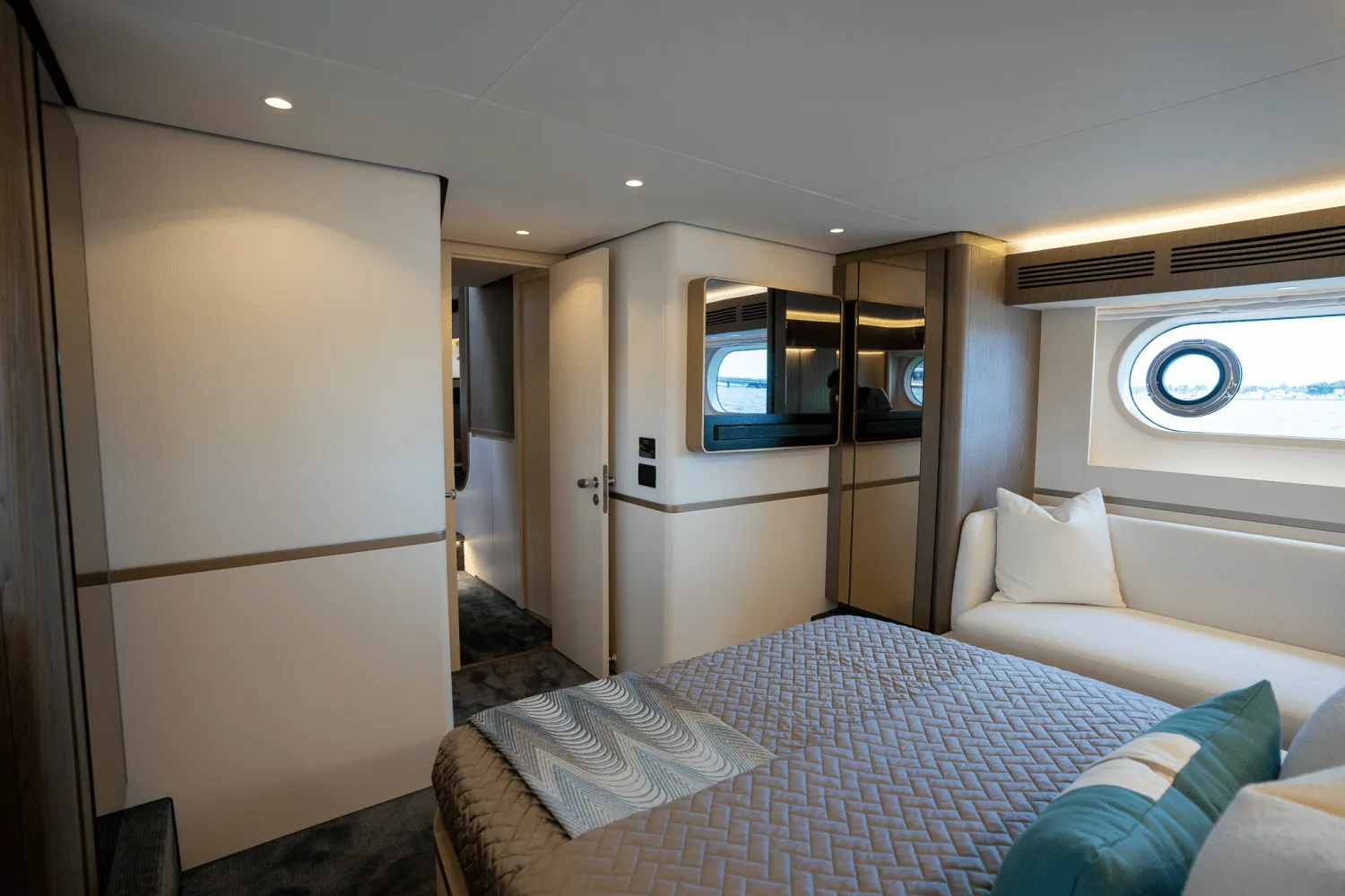 2025 Azimut
                                                             Magellano 60 Image Thumbnail #49