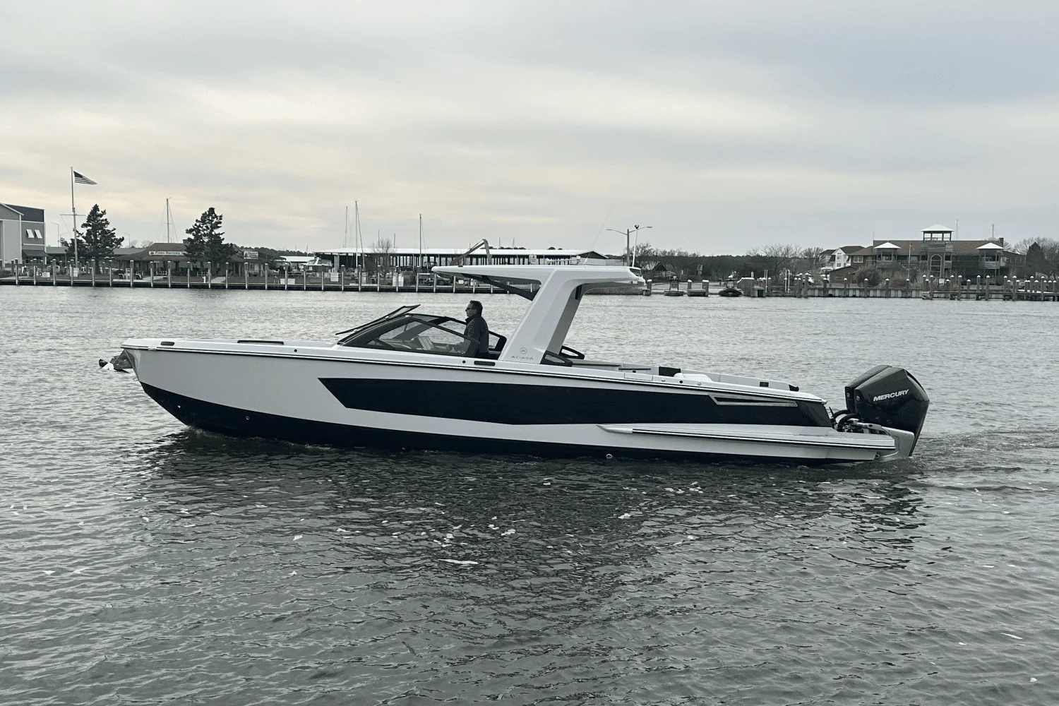 2023 Aviara
                                                             AV32 Outboard Image Thumbnail #5