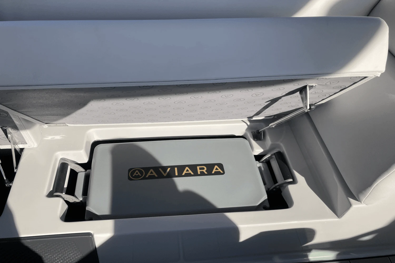 2023 Aviara
                                                             AV32 Outboard Image Thumbnail #22