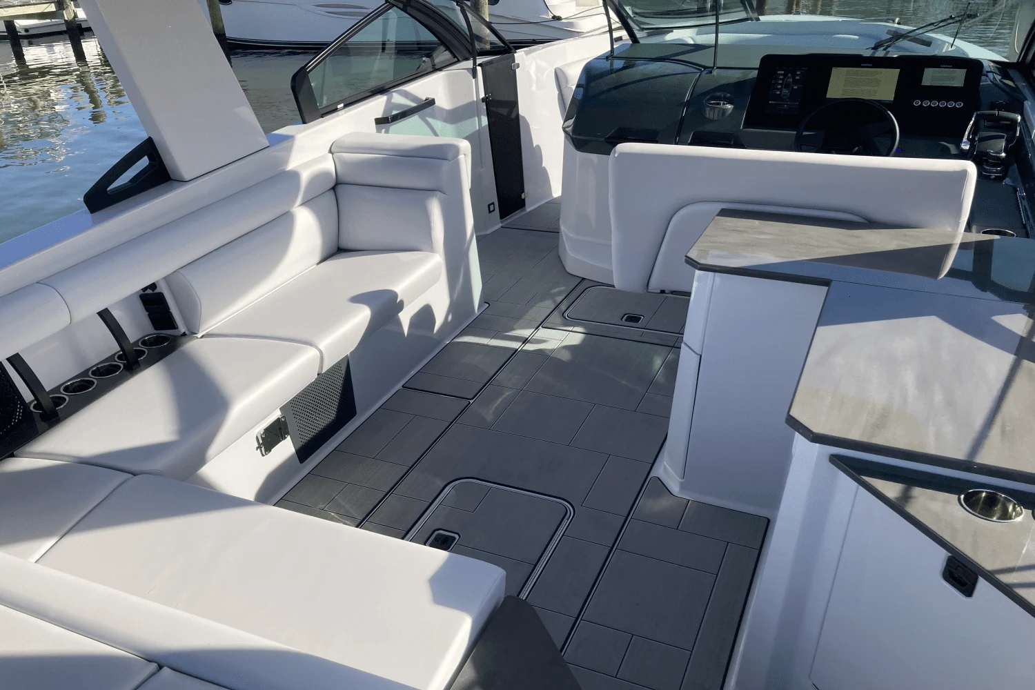 2023 Aviara
                                                             AV32 Outboard Image Thumbnail #18