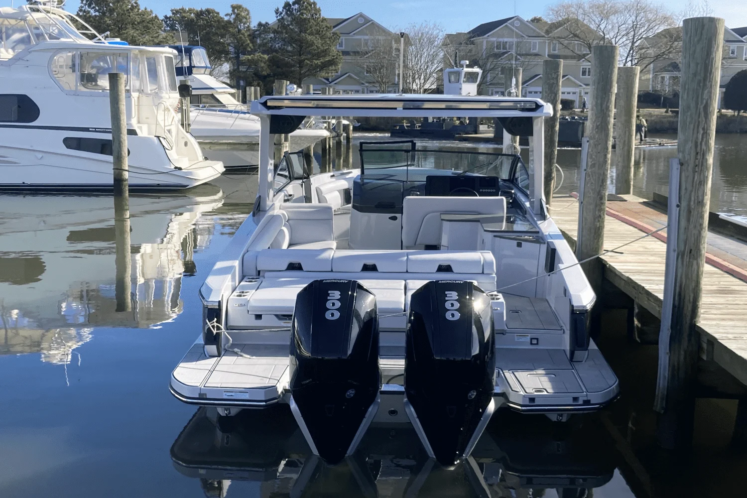 2023 Aviara
                                                             AV32 Outboard Image Thumbnail #8