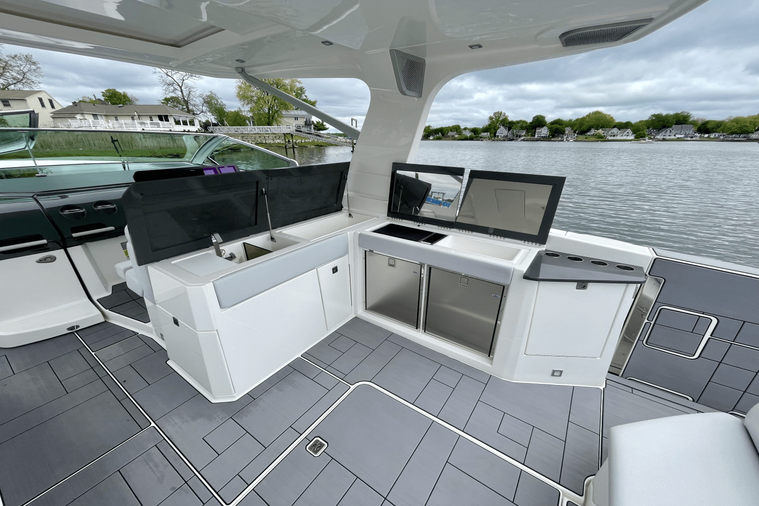 2023 Aviara AV40 Outboard Image Thumbnail #12