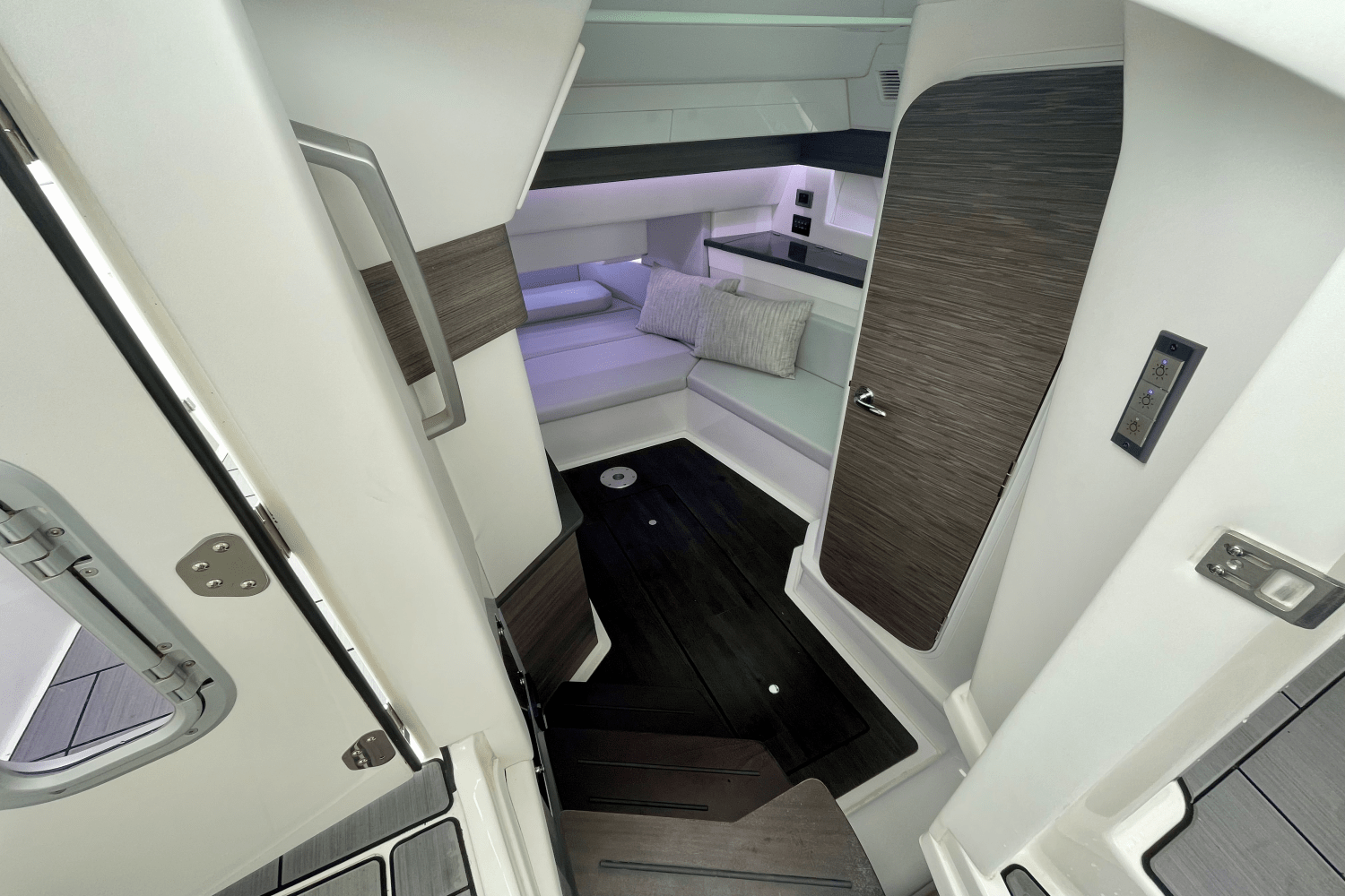 2023 Aviara AV40 Outboard Image Thumbnail #24