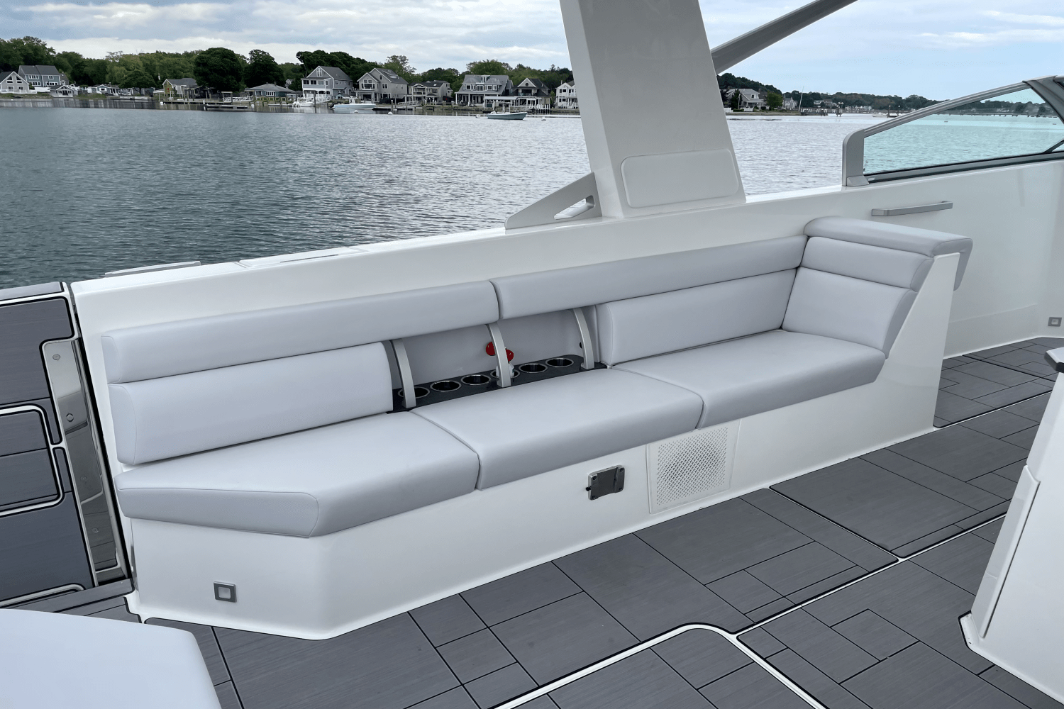 2023 Aviara AV40 Outboard Image Thumbnail #15