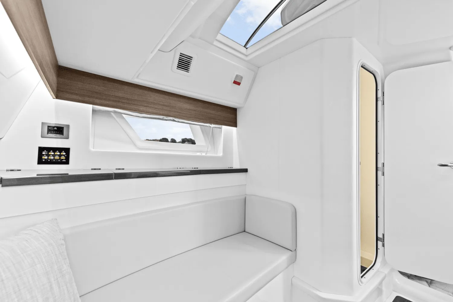 2023 Aviara AV40 Outboard Image Thumbnail #35
