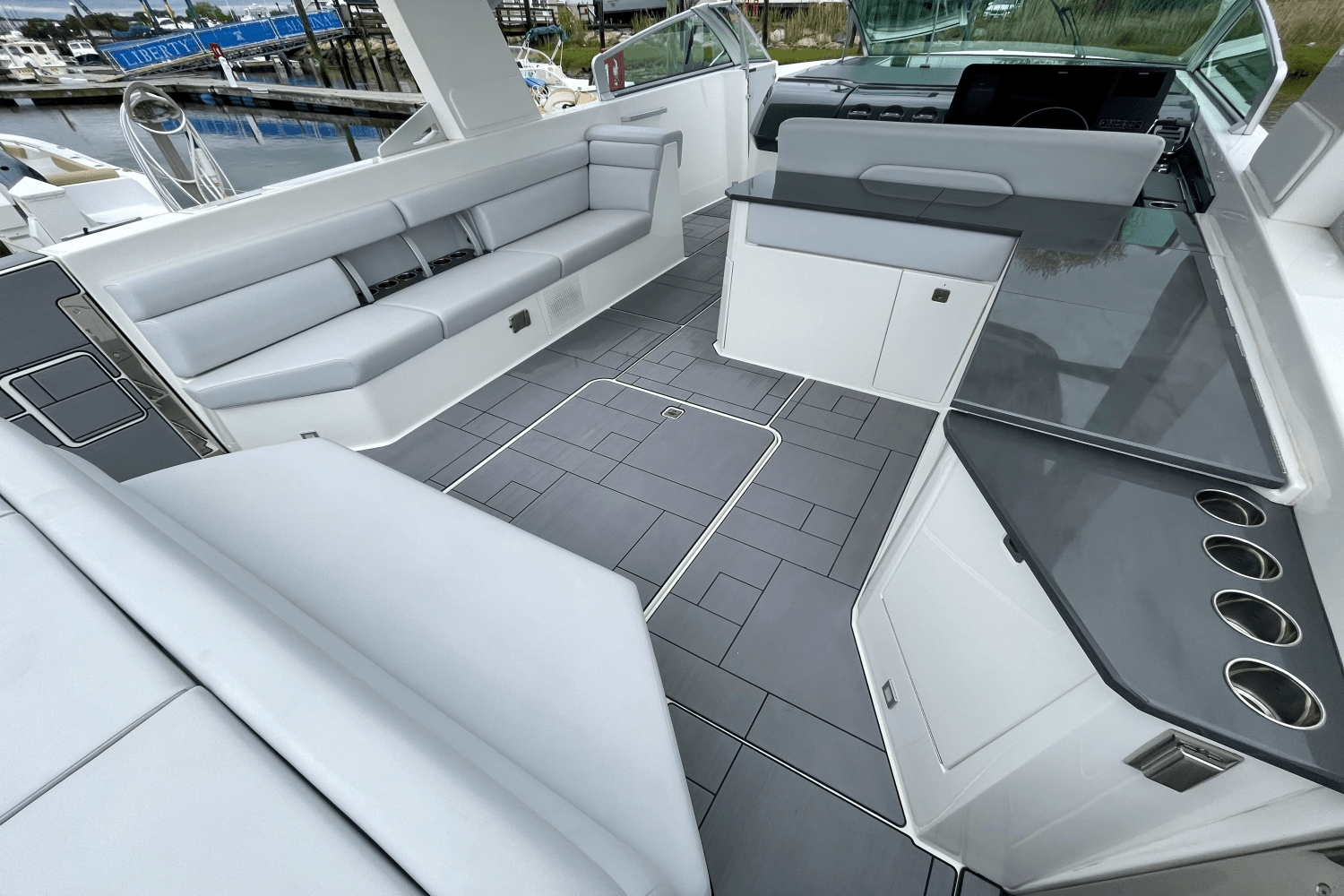 2023 Aviara AV40 Outboard Image Thumbnail #9