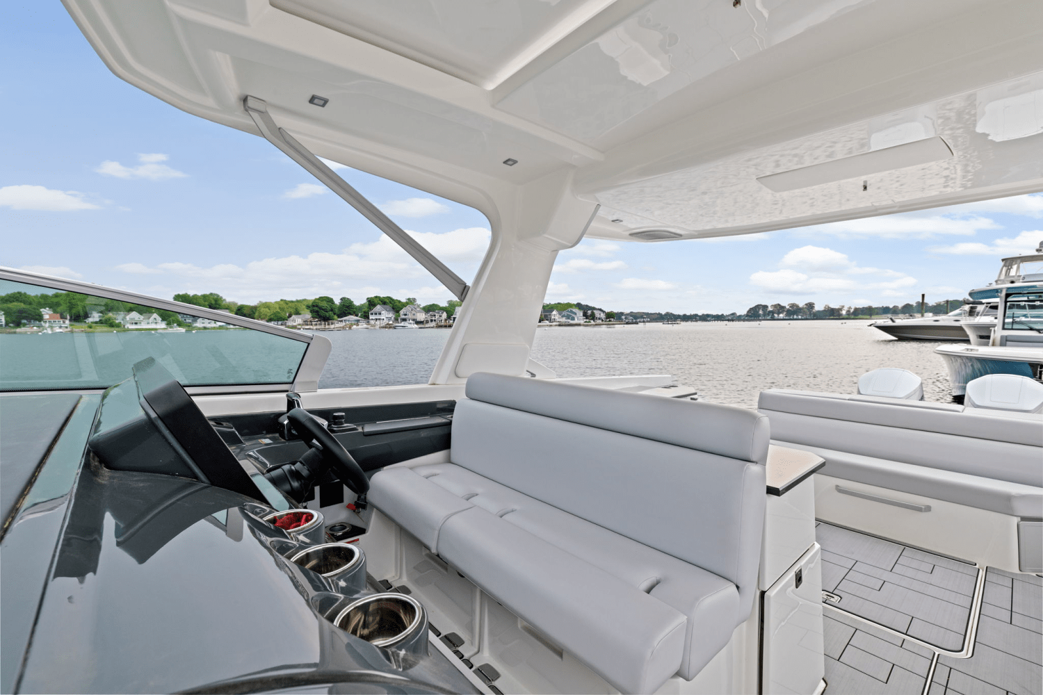 2023 Aviara AV40 Outboard Image Thumbnail #21