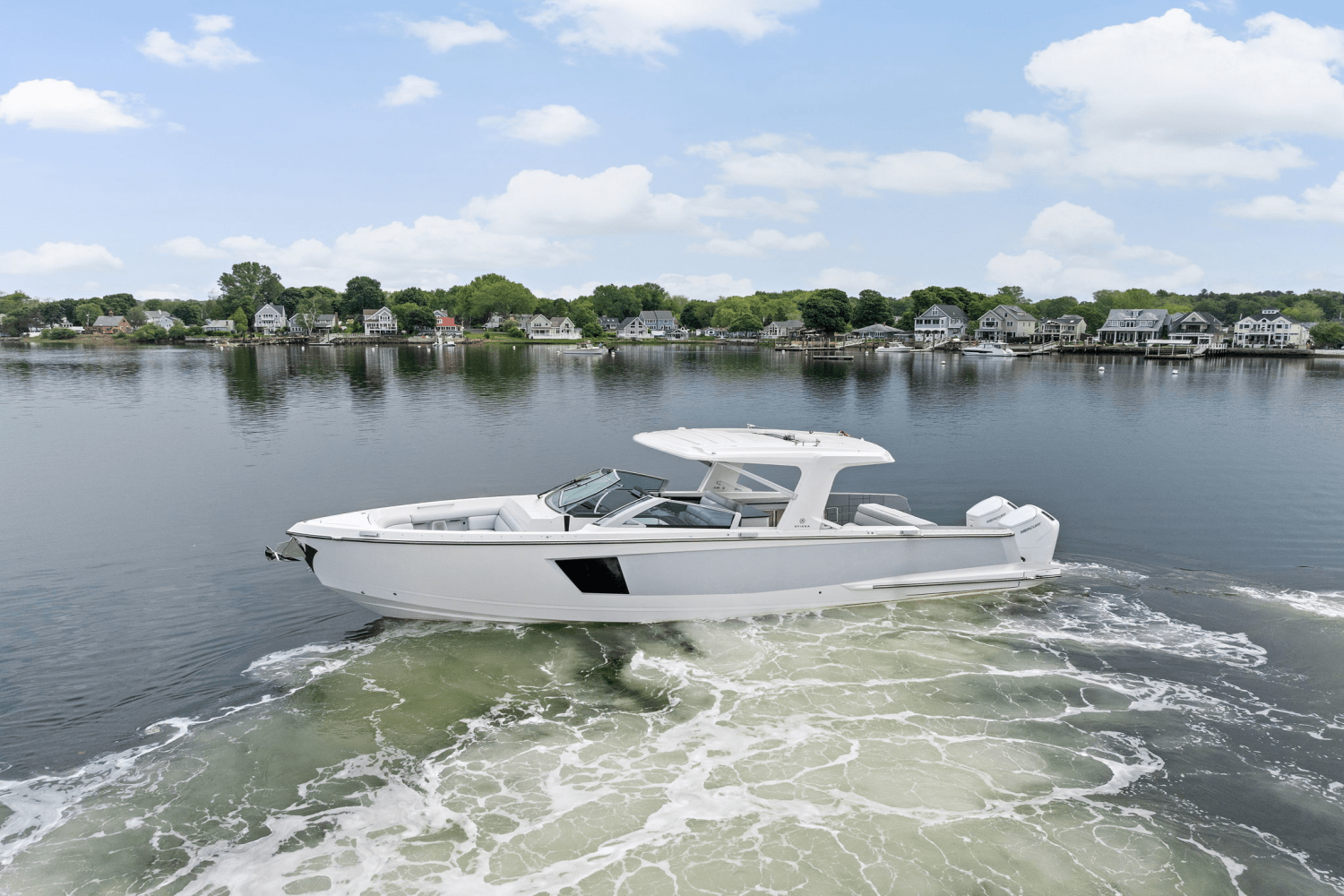 2023 Aviara AV40 Outboard Image Thumbnail #2