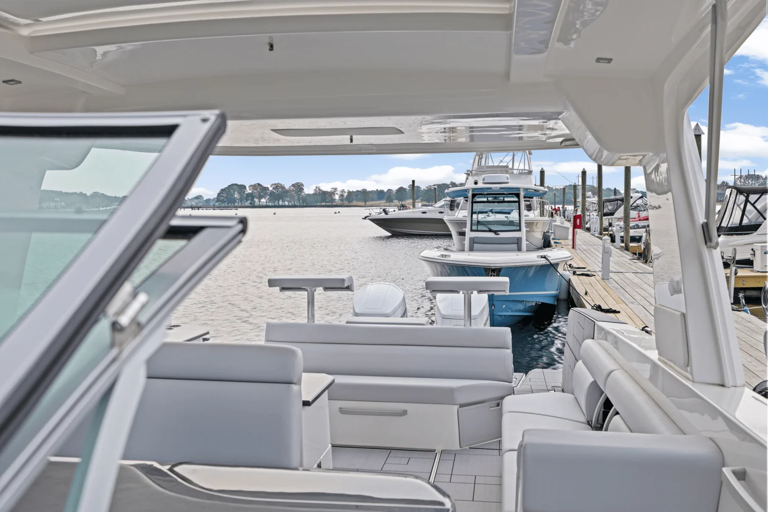 2023 Aviara AV40 Outboard Image Thumbnail #22