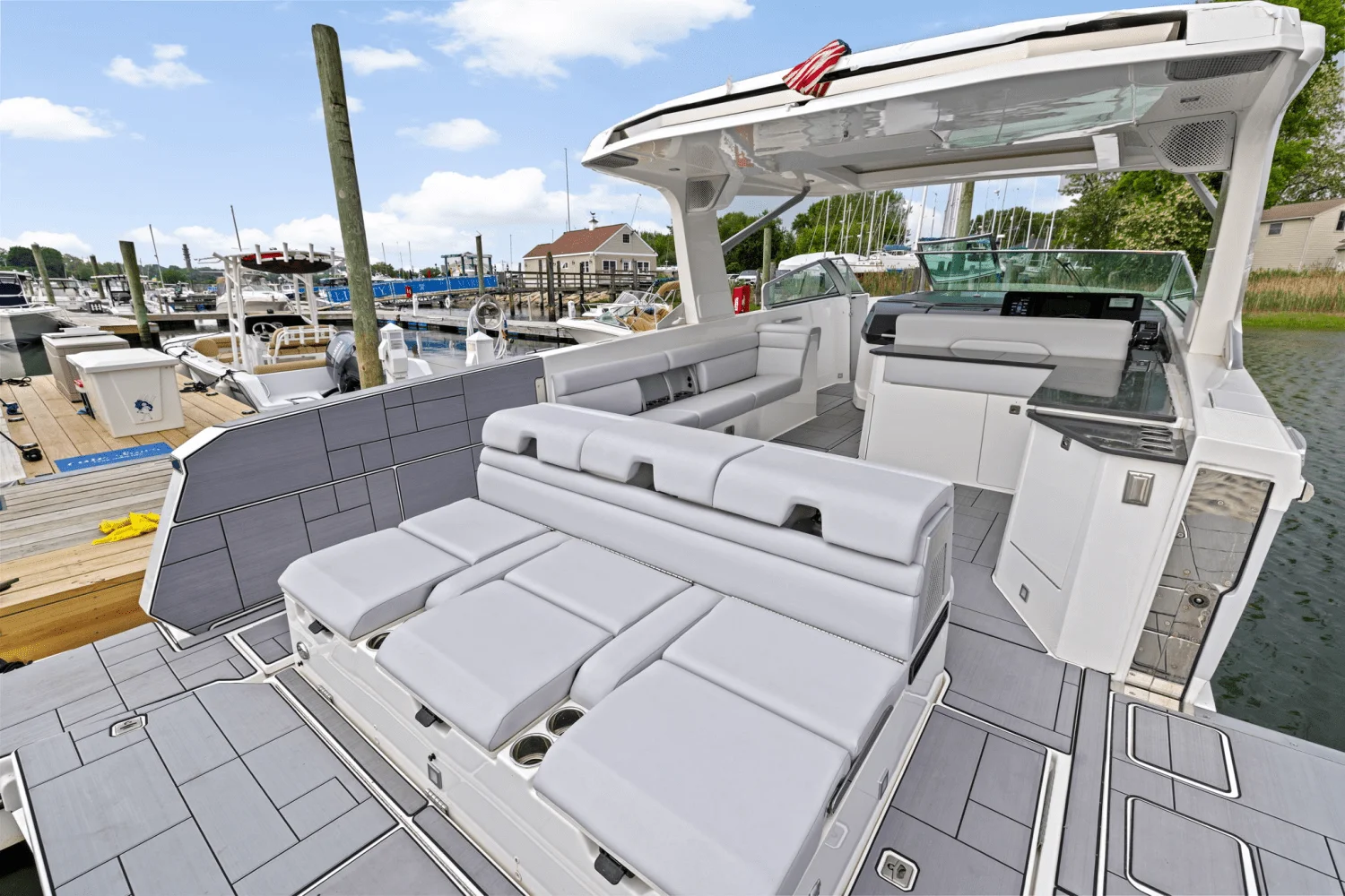 2023 Aviara AV40 Outboard Image Thumbnail #9