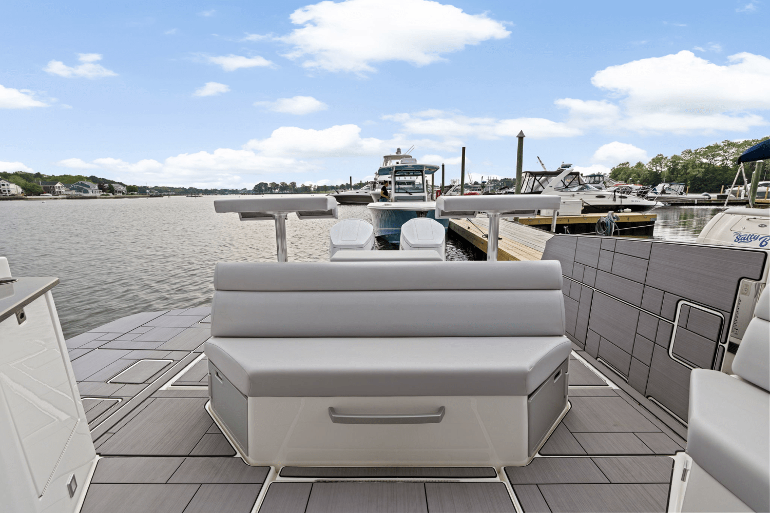 2023 Aviara AV40 Outboard Image Thumbnail #13