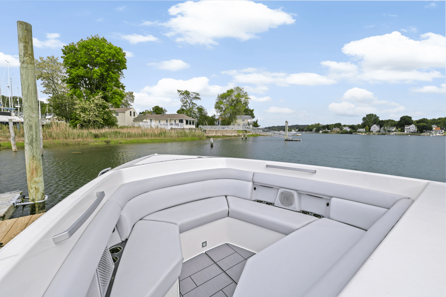 2023 Aviara AV40 Outboard Image Thumbnail #39