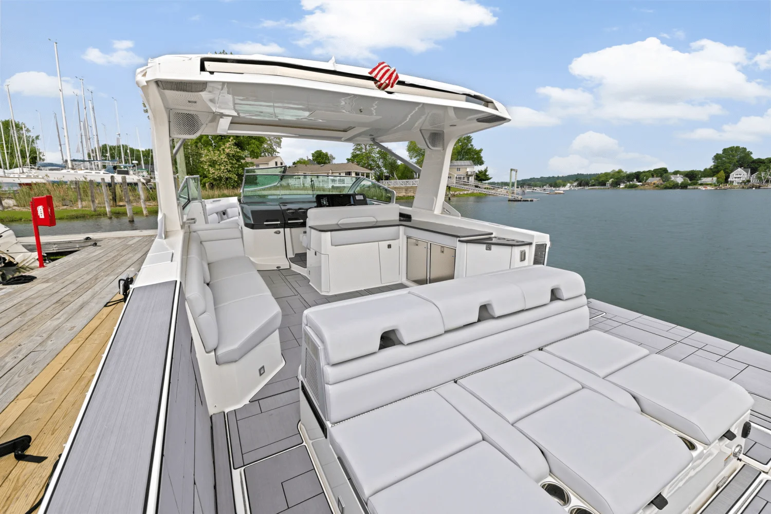 2023 Aviara AV40 Outboard Image Thumbnail #12