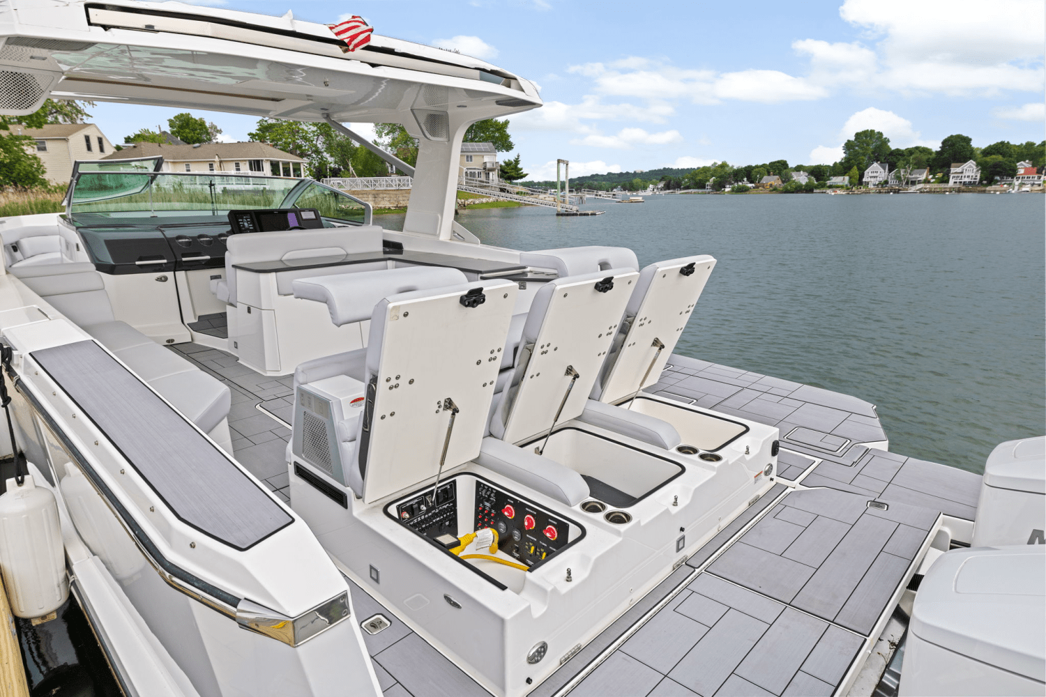 2023 Aviara AV40 Outboard Image Thumbnail #11