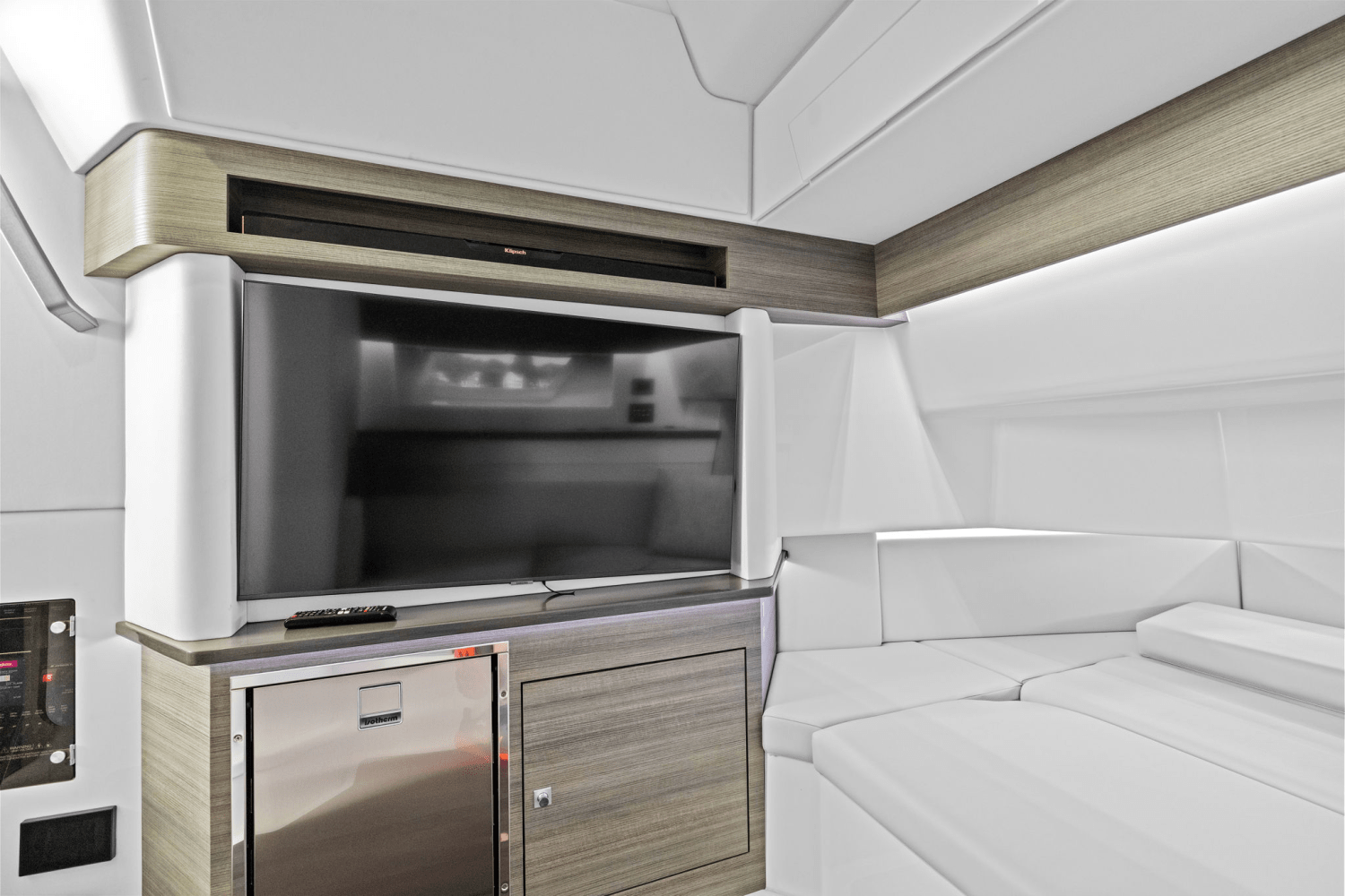 2023 Aviara AV40 Outboard Image Thumbnail #32