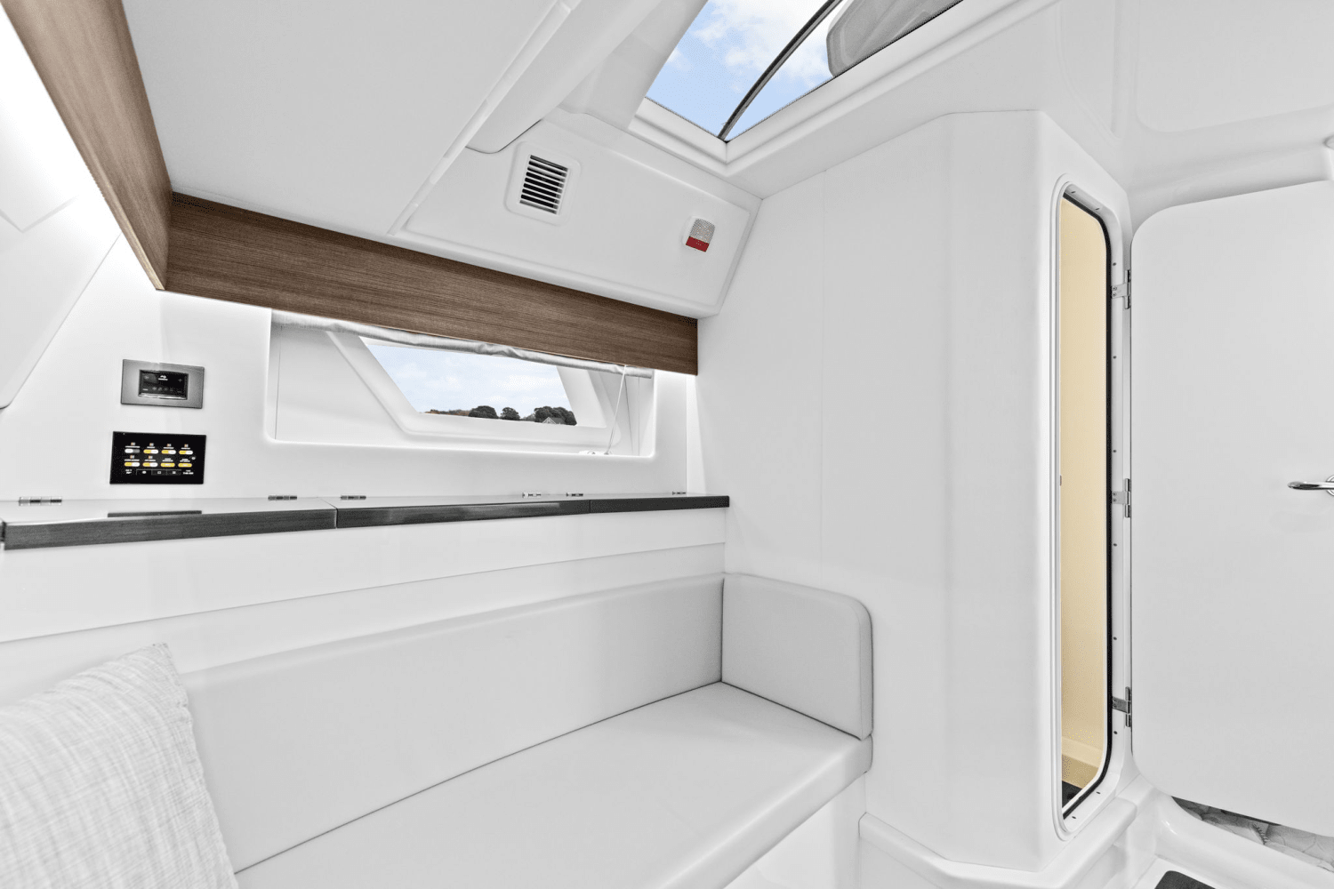 2023 Aviara AV40 Outboard Image Thumbnail #35