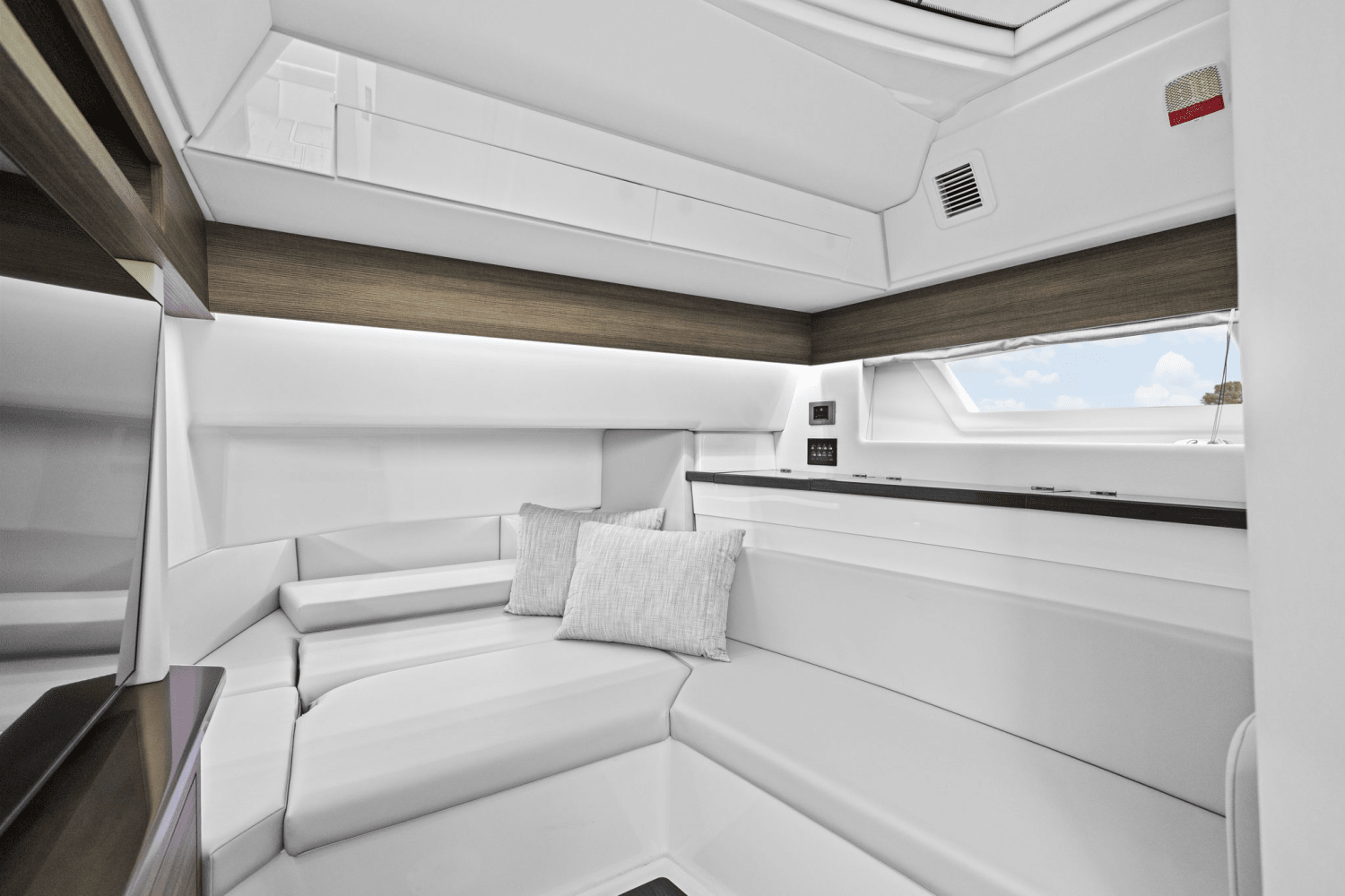 2023 Aviara AV40 Outboard Image Thumbnail #30