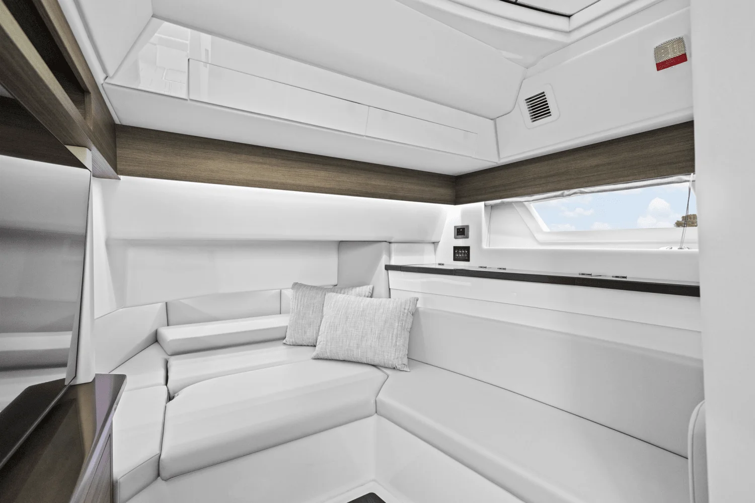 2023 Aviara AV40 Outboard Image Thumbnail #30