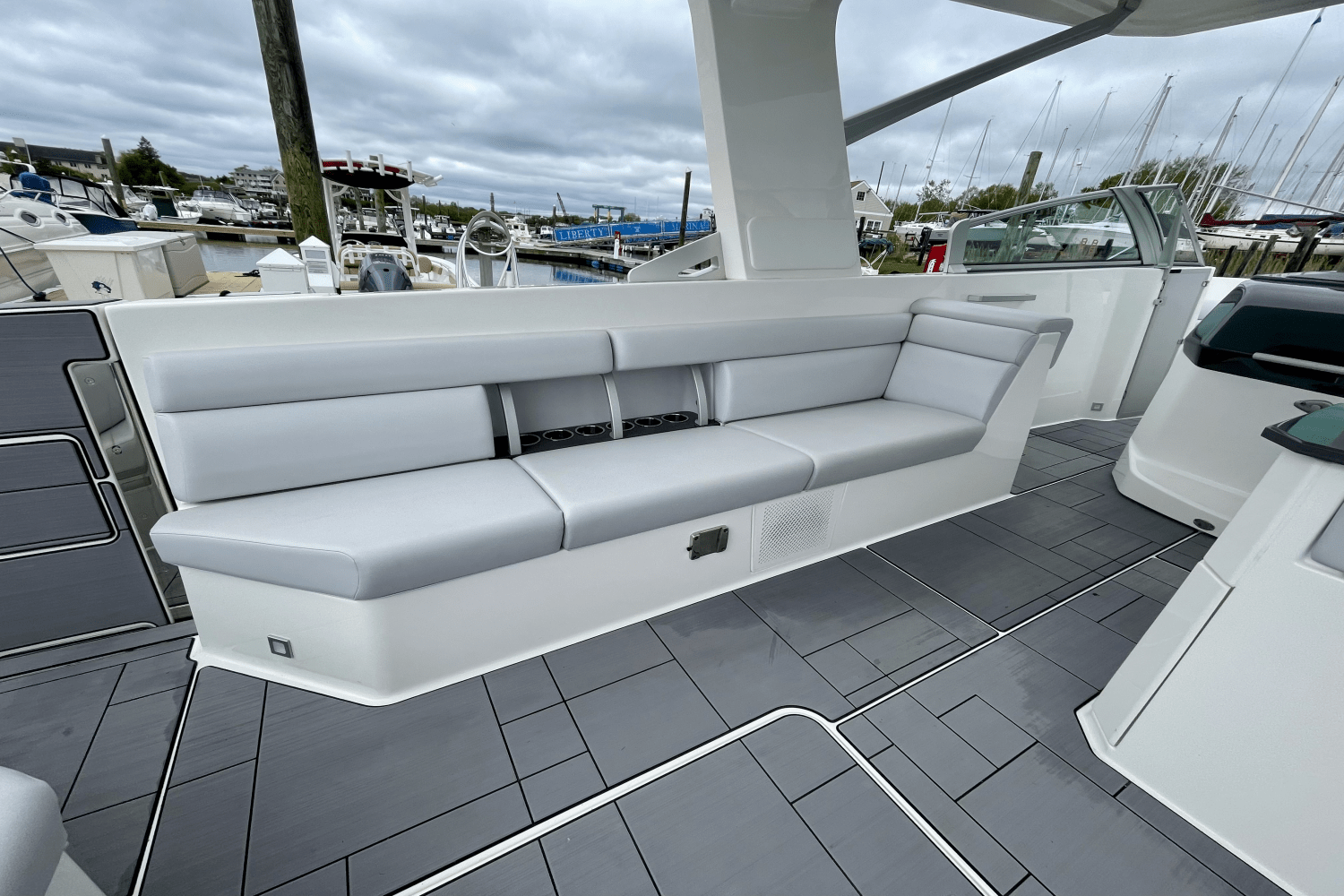 2023 Aviara AV40 Outboard Image Thumbnail #10