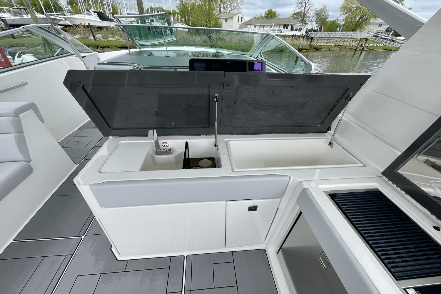 2023 Aviara AV40 Outboard Image Thumbnail #13