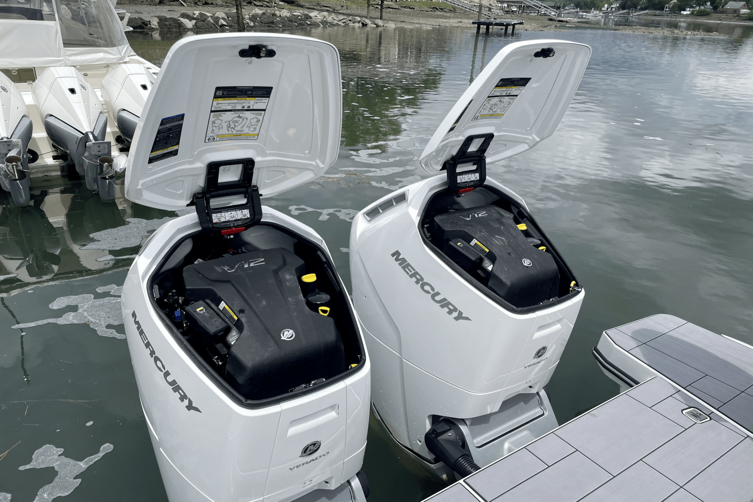 2023 Aviara AV40 Outboard Image Thumbnail #3