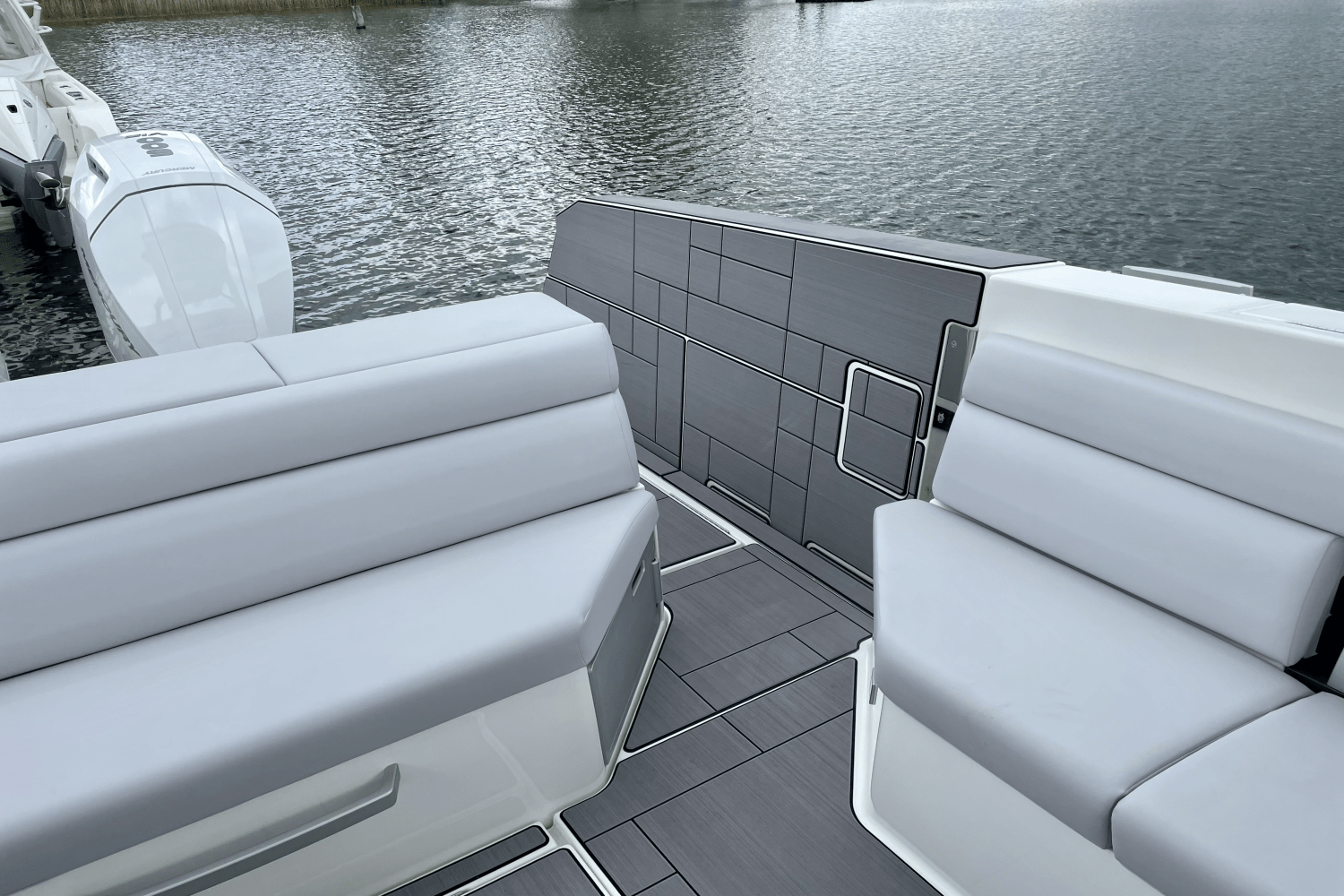 2023 Aviara AV40 Outboard Image Thumbnail #9
