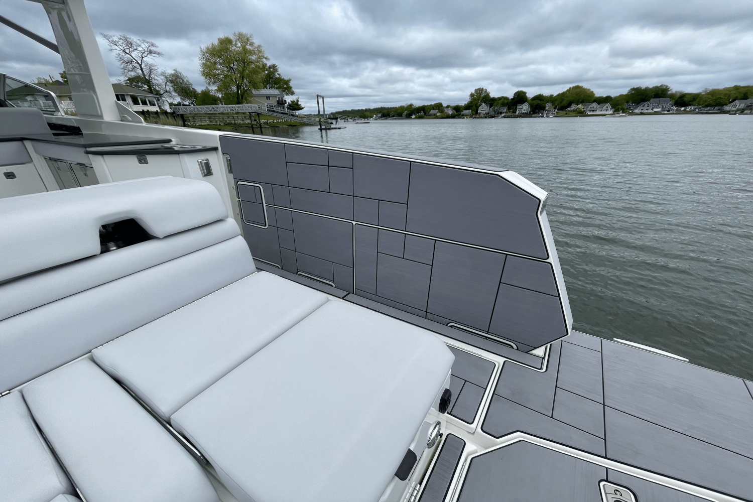 2023 Aviara AV40 Outboard Image Thumbnail #6