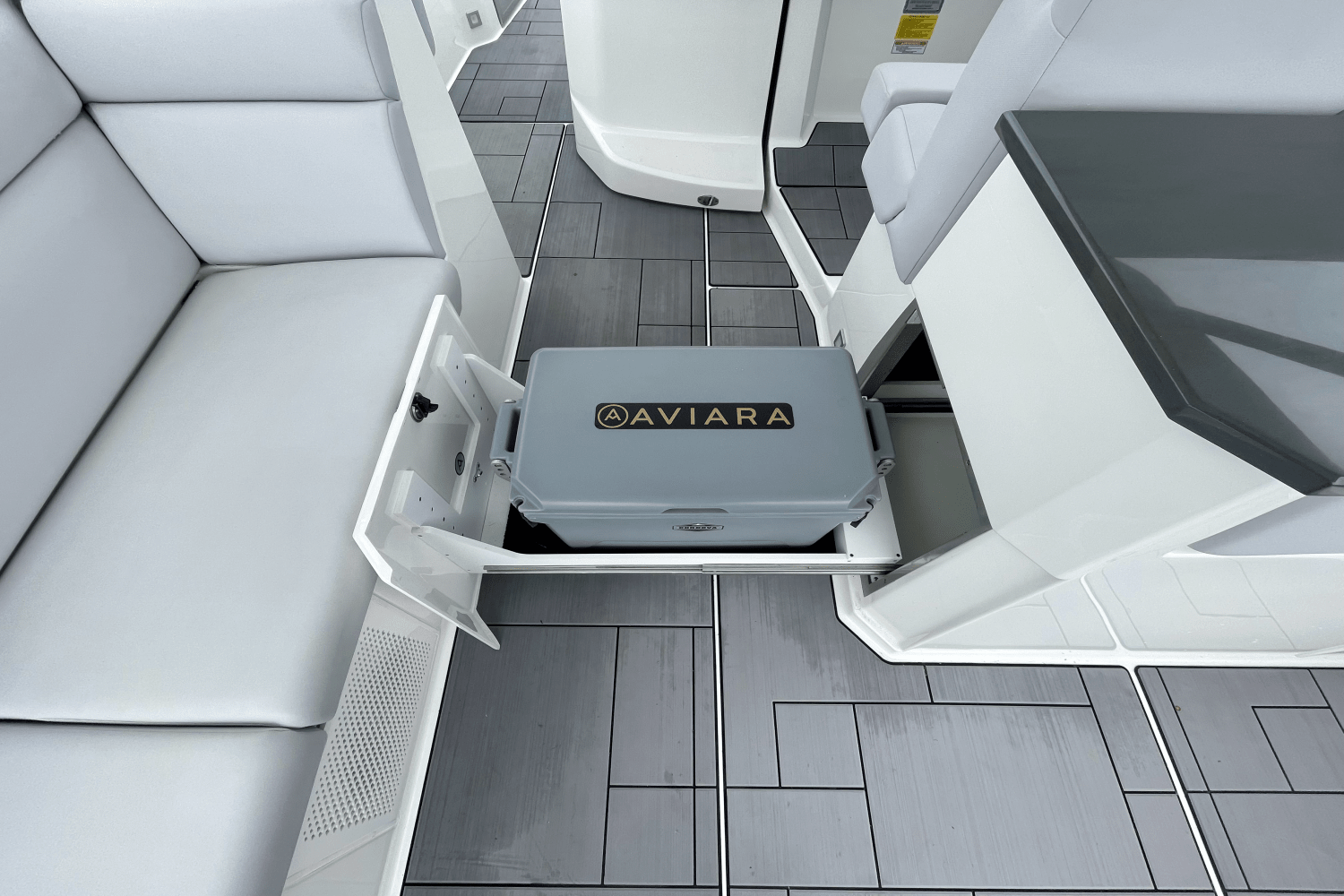 2023 Aviara AV40 Outboard Image Thumbnail #15