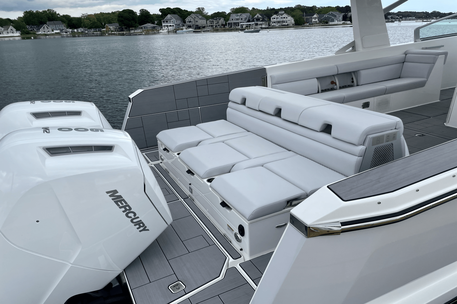 2023 Aviara AV40 Outboard Image Thumbnail #5