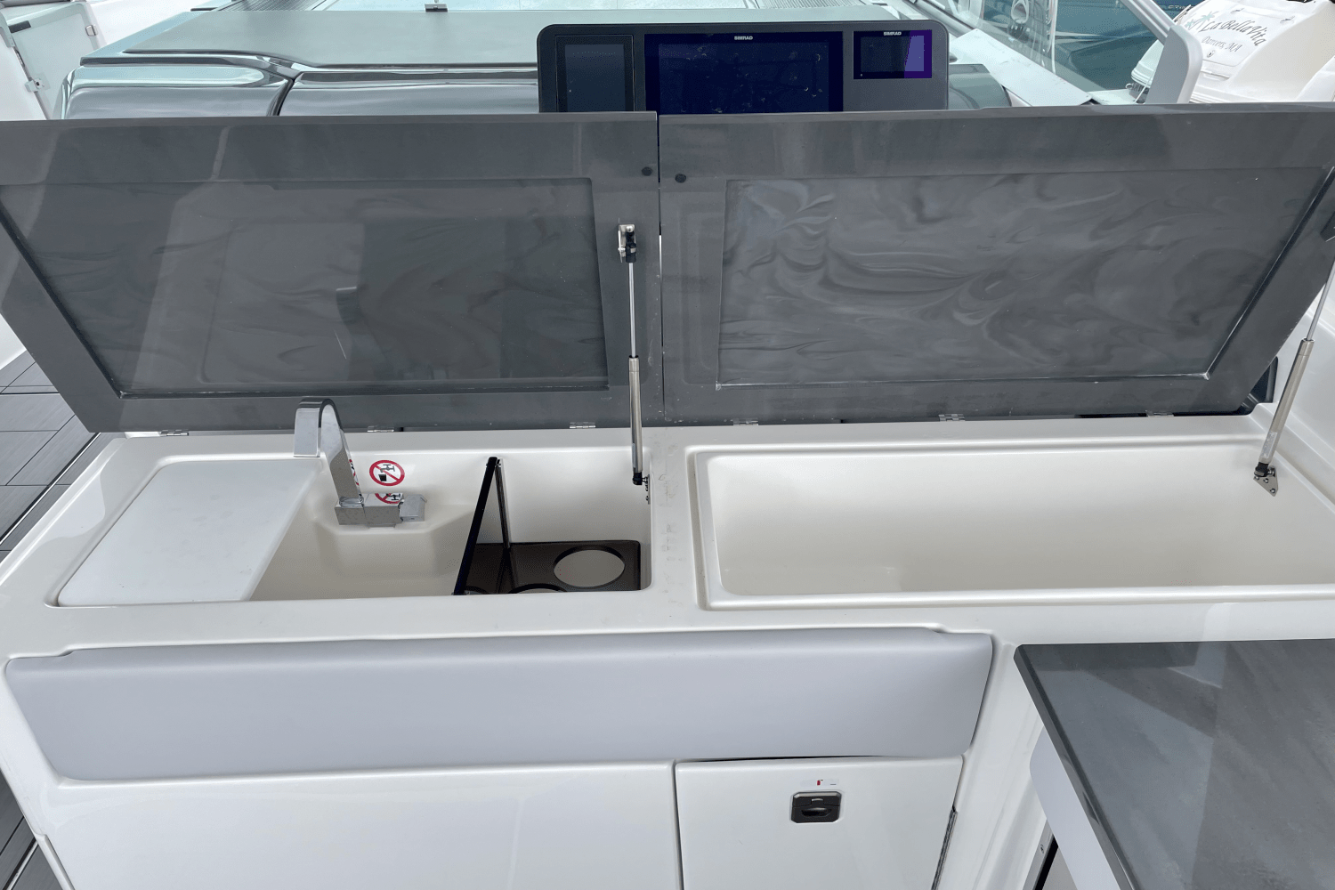 2023 Aviara AV40 Outboard Image Thumbnail #14