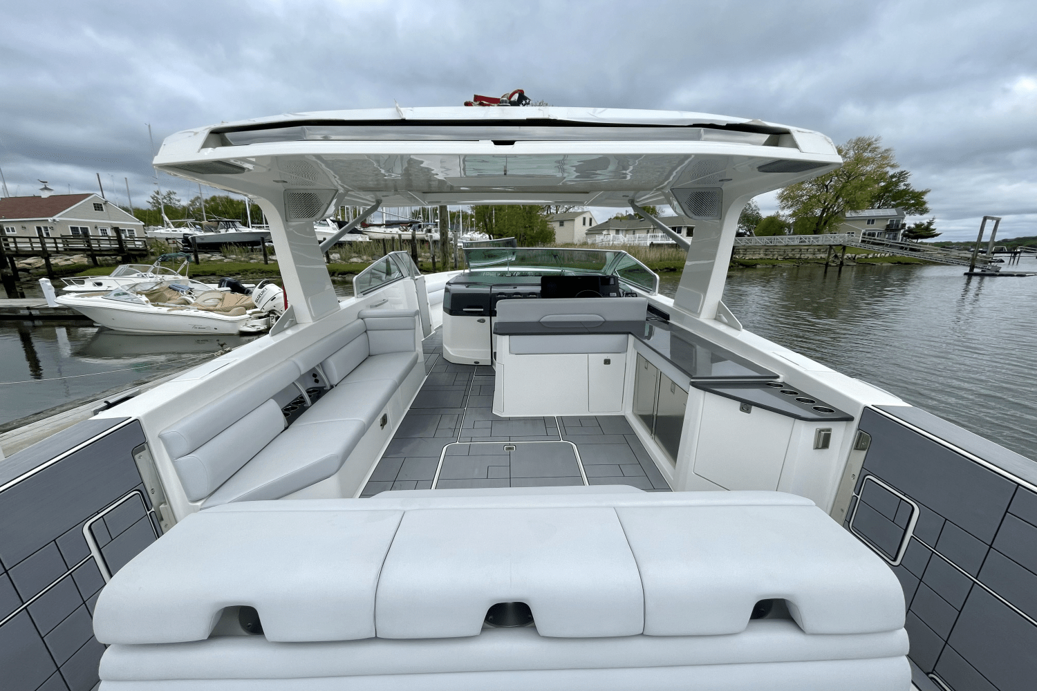 2023 Aviara AV40 Outboard Image Thumbnail #8