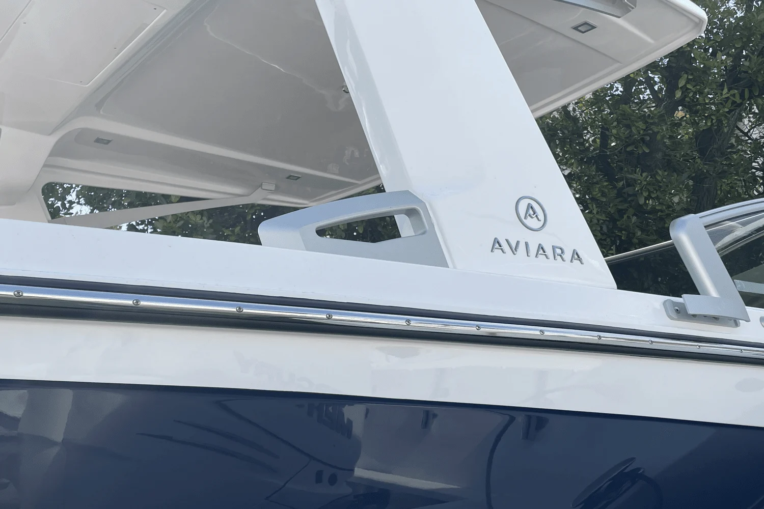 2023 Aviara
                                                             AV32 Outboard Image Thumbnail #2