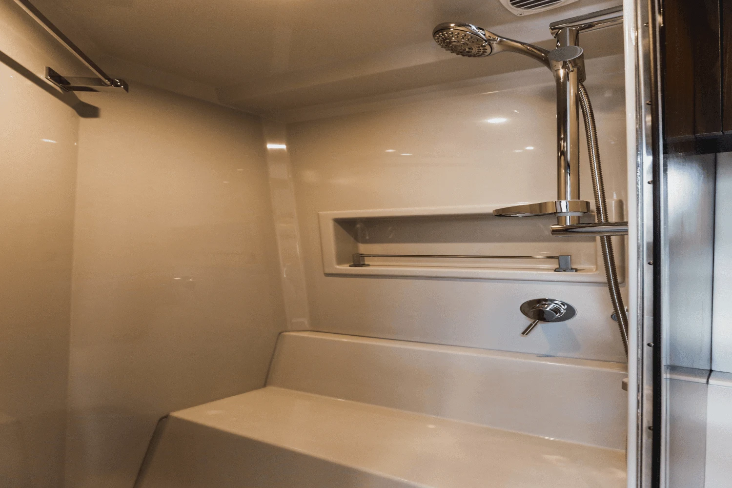 2023 Cruisers Yachts
                                                             42 Cantius Image Thumbnail #24