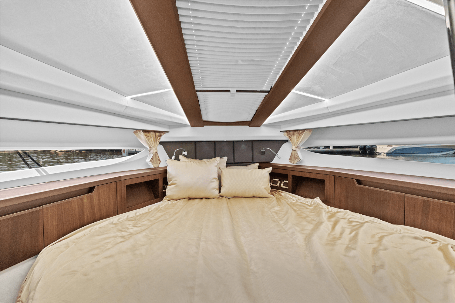 2024 Galeon 425 HTS Image Thumbnail #38