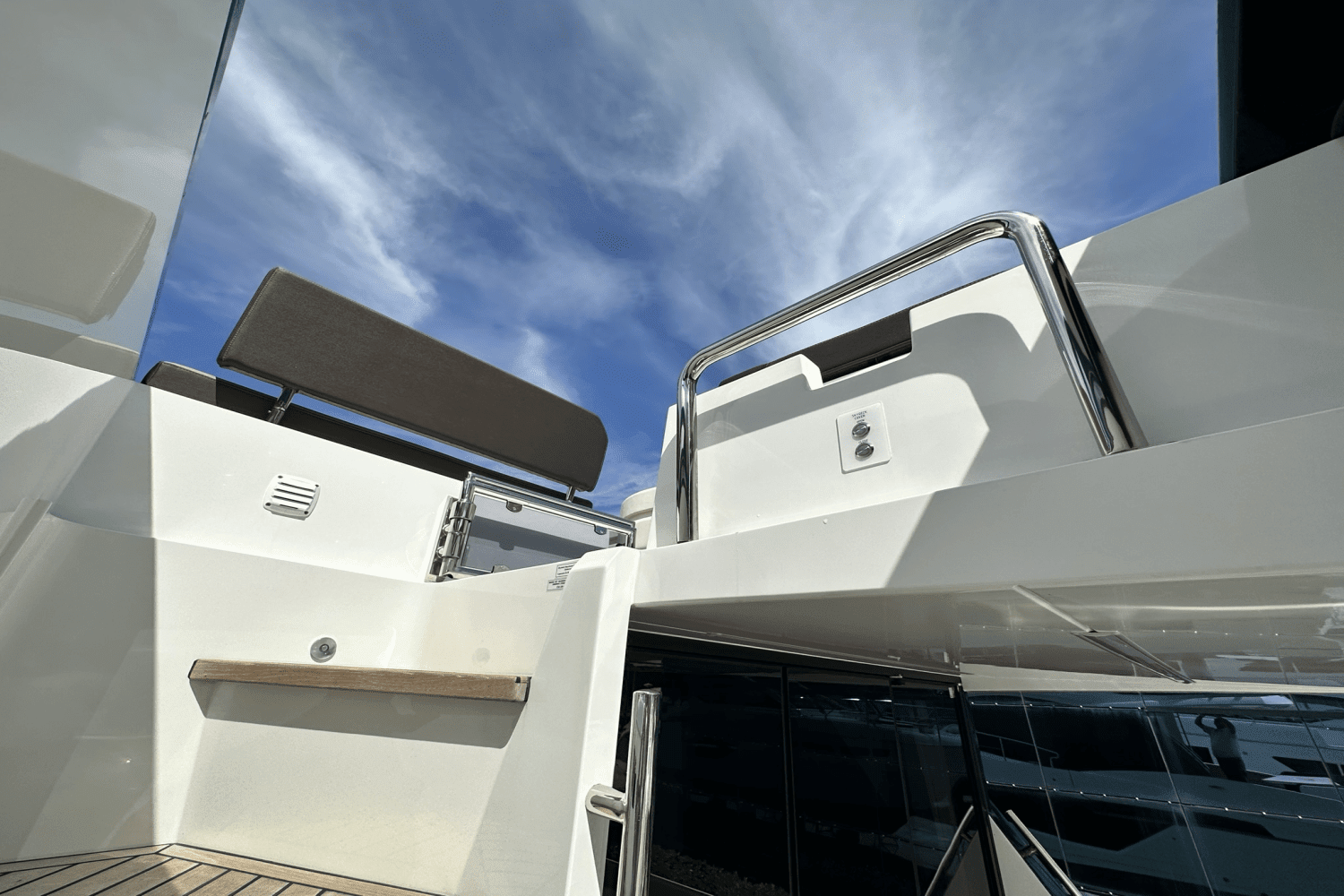 2023 Galeon
                                                             470 SKY Image Thumbnail #25