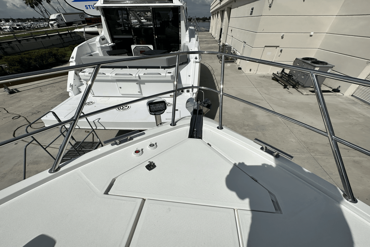 2023 Galeon
                                                             470 SKY Image Thumbnail #30