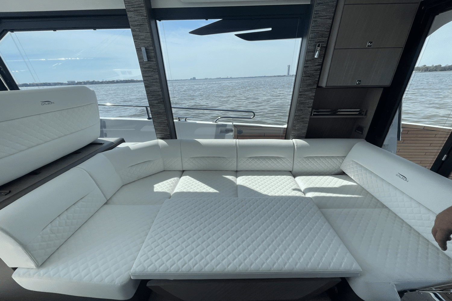 2024 Galeon 400 FLY Image Thumbnail #7