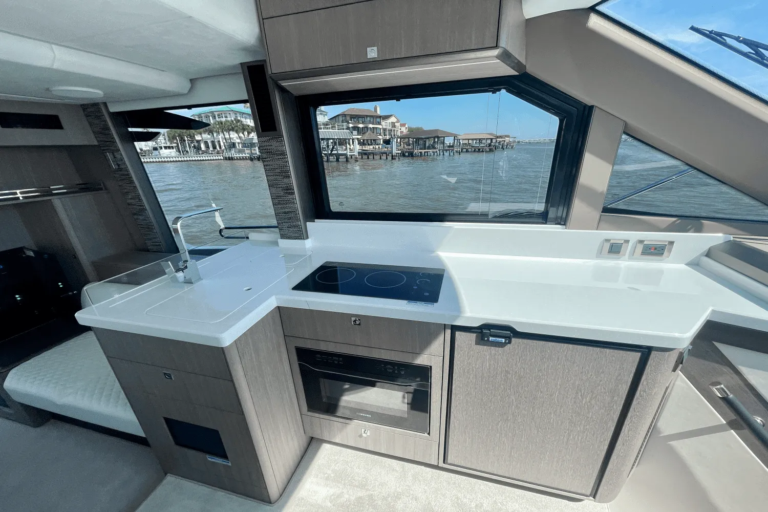2024 Galeon 400 FLY Image Thumbnail #13