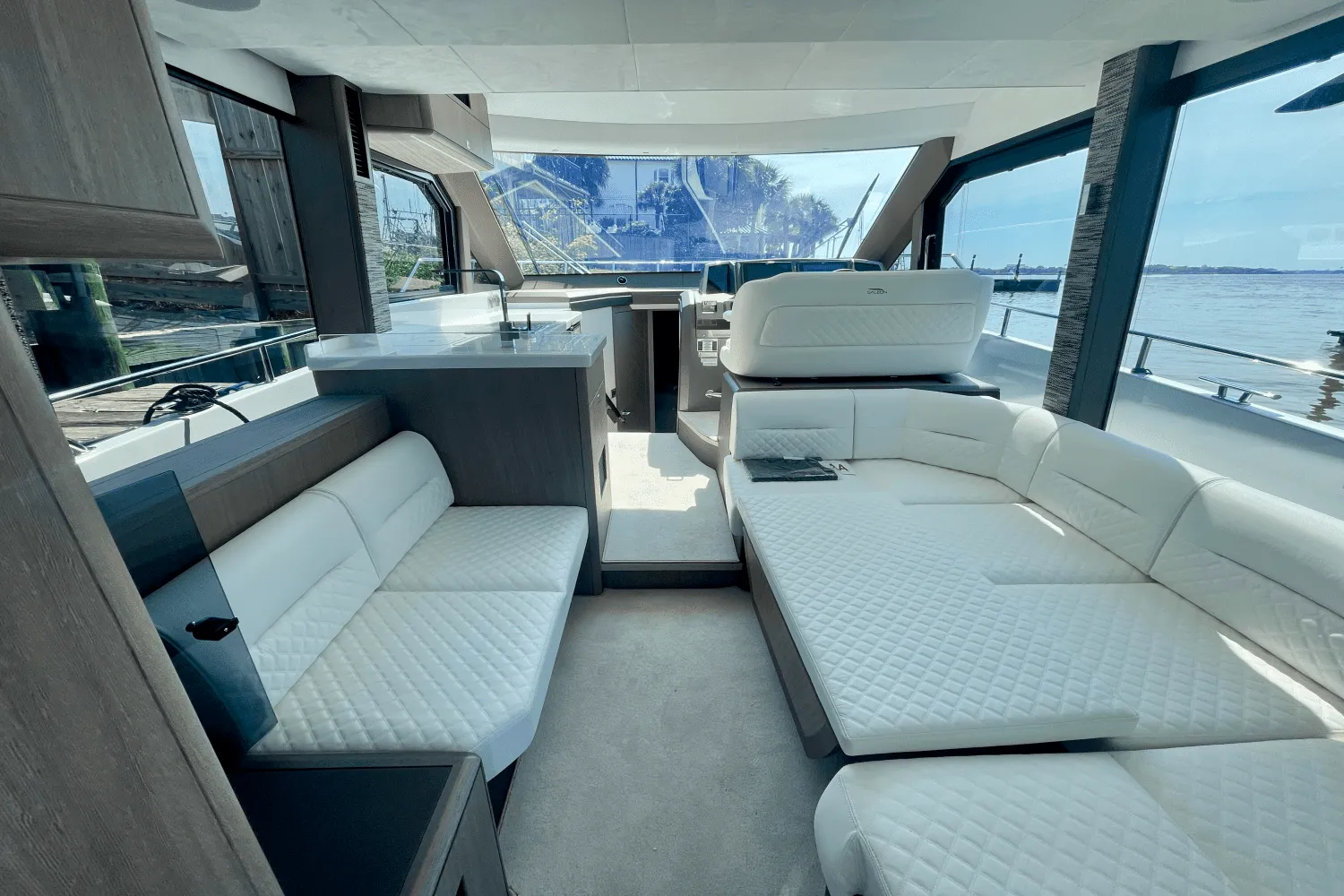 2024 Galeon 400 FLY Image Thumbnail #2