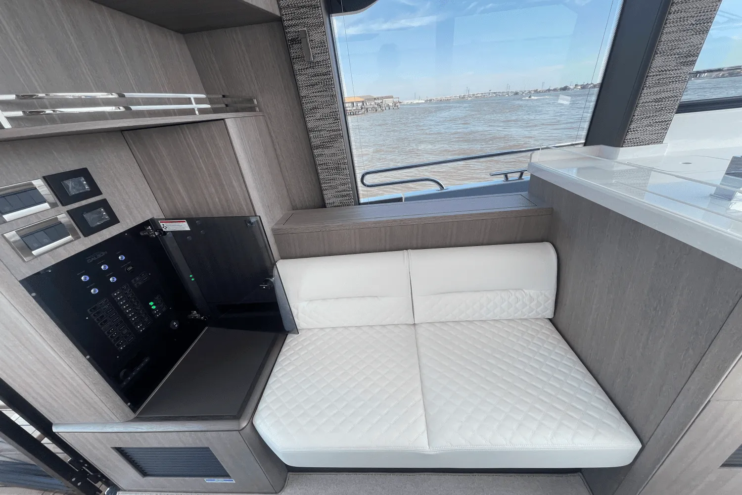 2024 Galeon 400 FLY Image Thumbnail #14