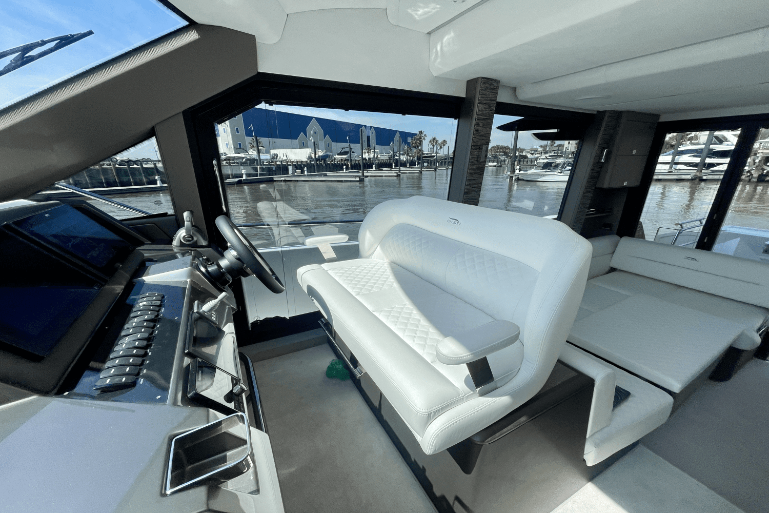 2024 Galeon 400 FLY Image Thumbnail #3