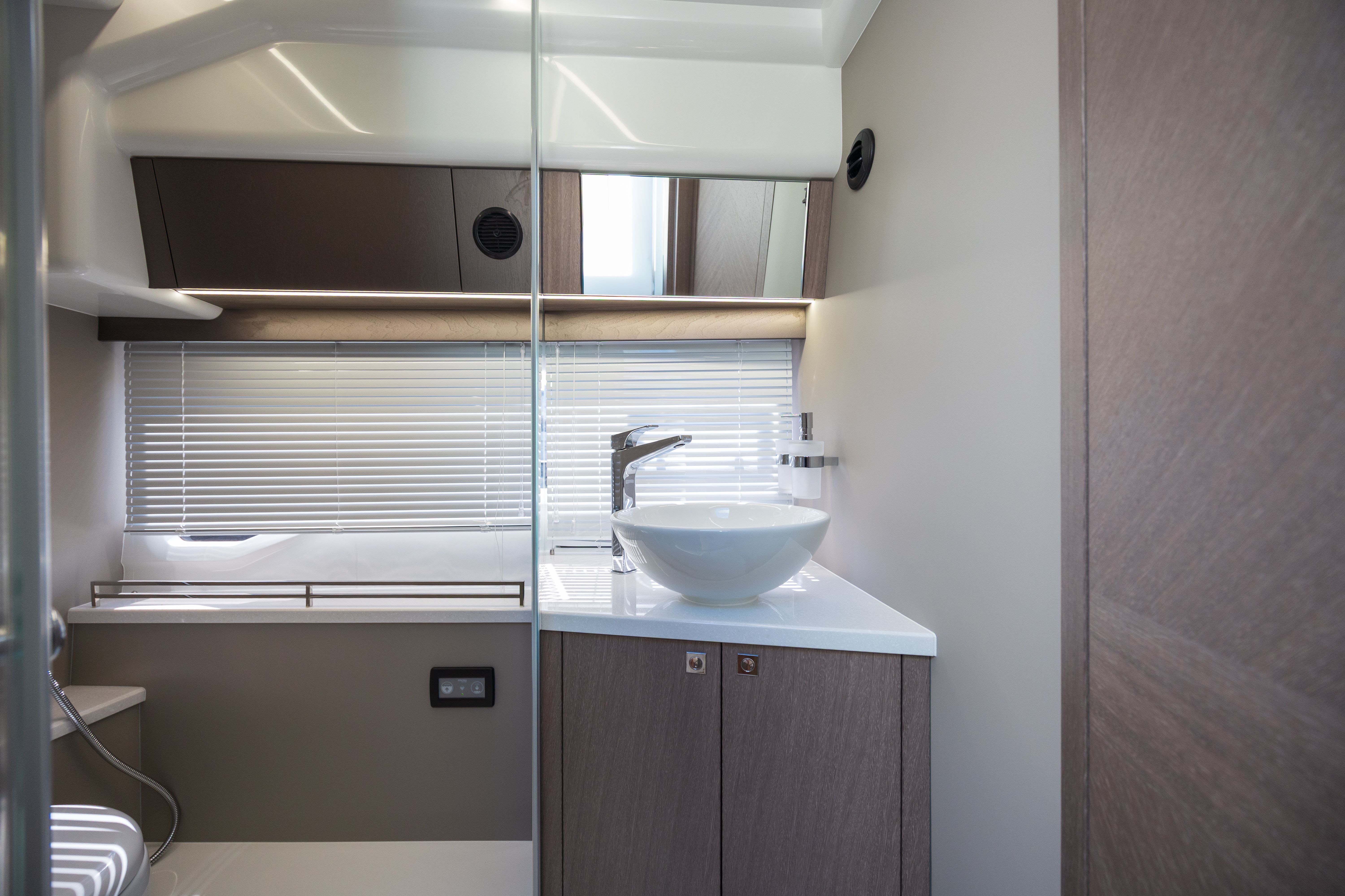 2024 Galeon 400 FLY Image Thumbnail #21