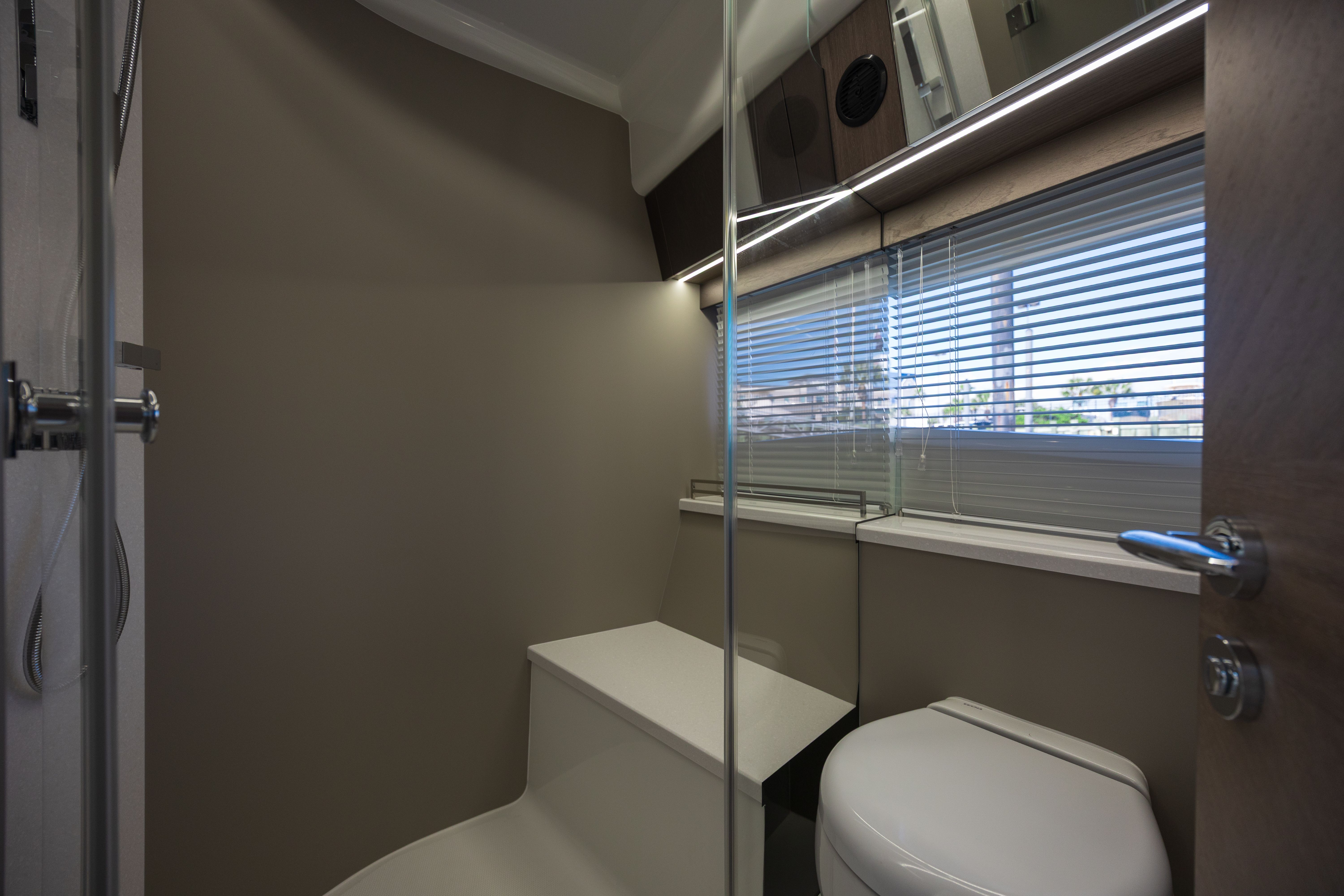 2024 Galeon 400 FLY Image Thumbnail #23