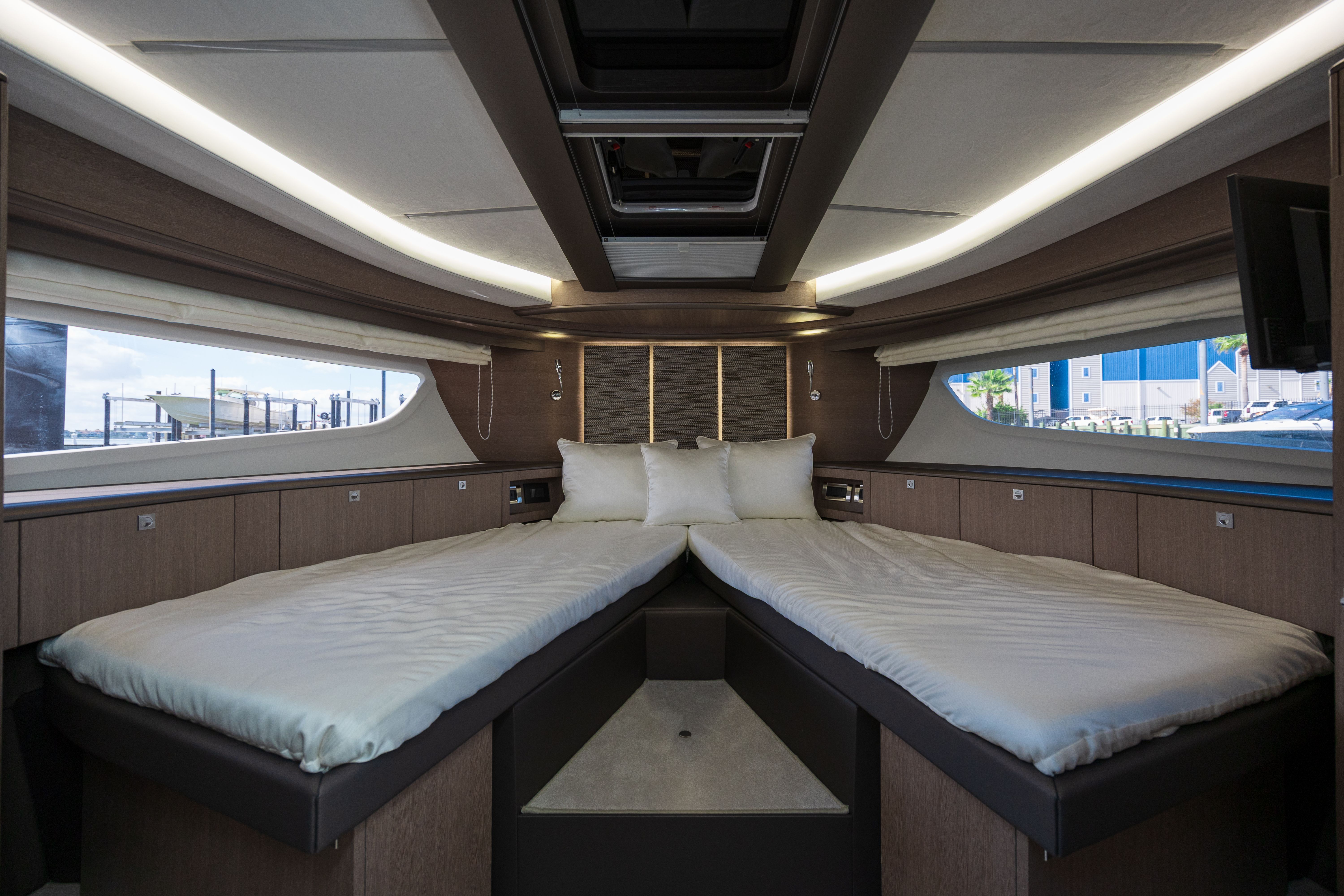 2024 Galeon 400 FLY Image Thumbnail #24