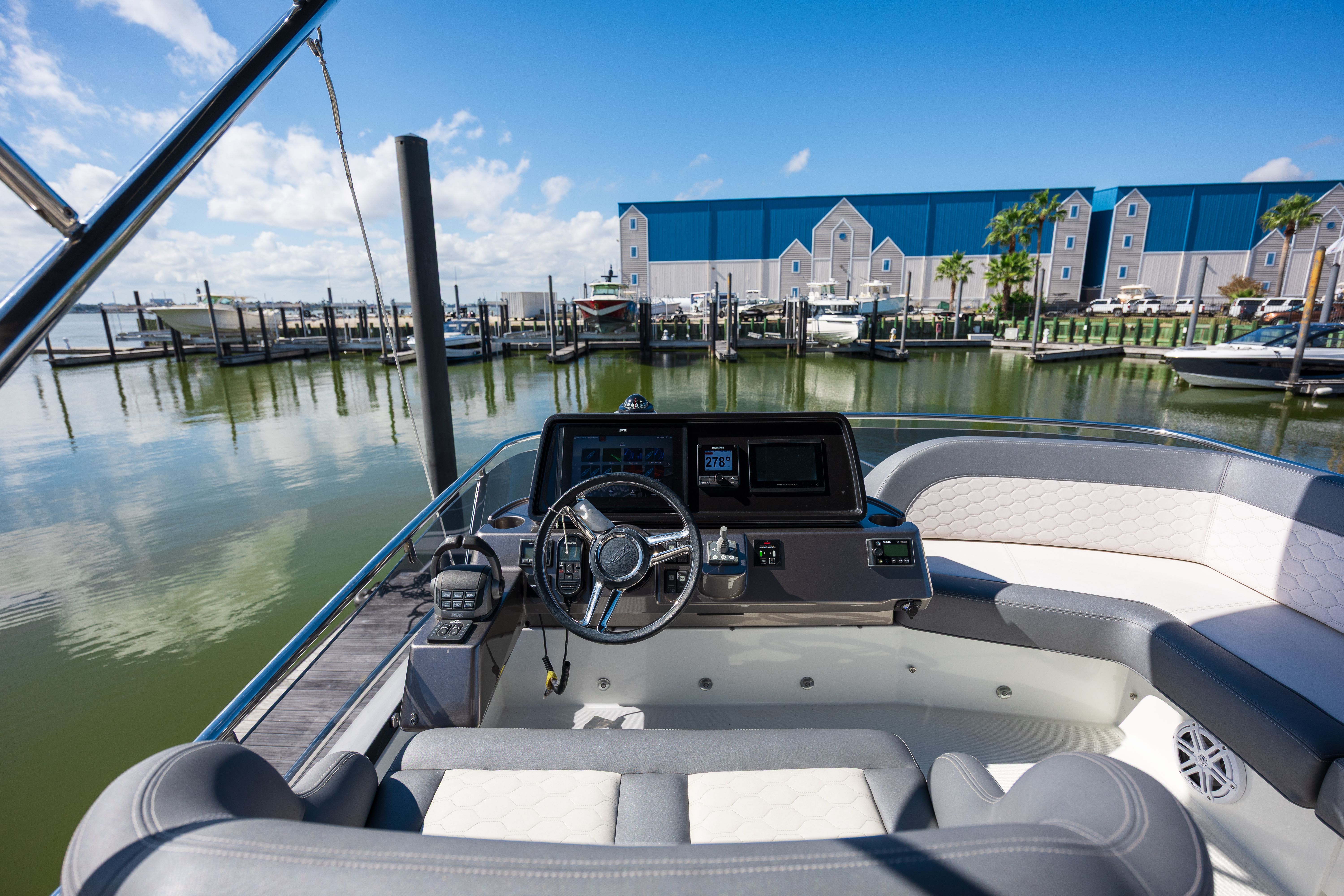 2024 Galeon 400 FLY Image Thumbnail #11